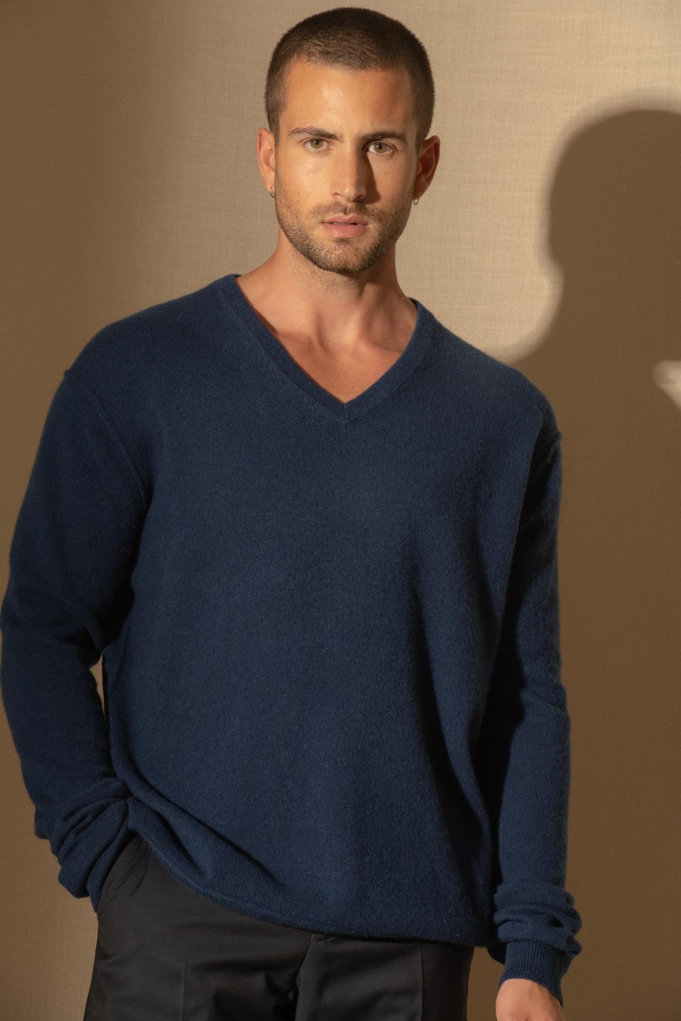 LORENZO pull col v  minuit 100% cachemire
