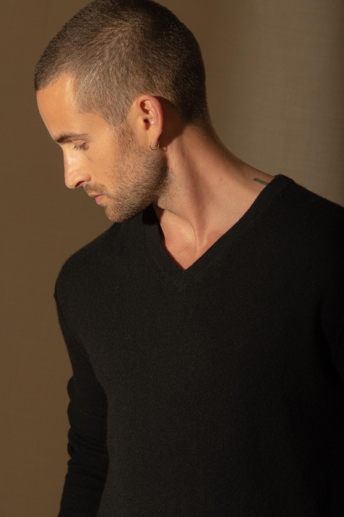 LORENZO pull col v  noir 100% cachemire