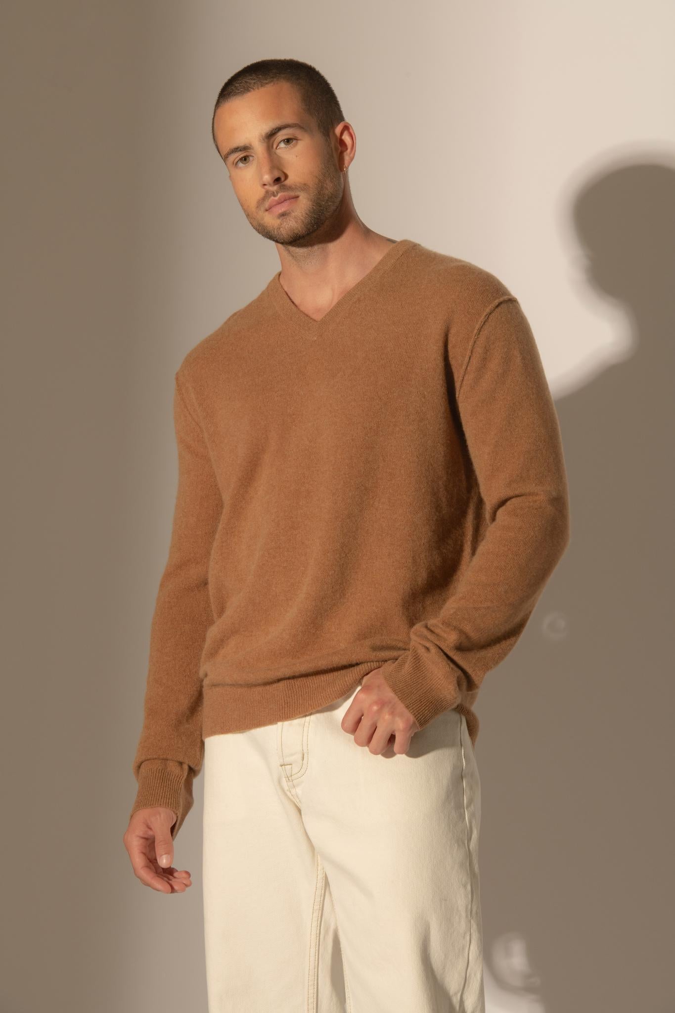LORENZO pull col v  noisette 100% cachemire
