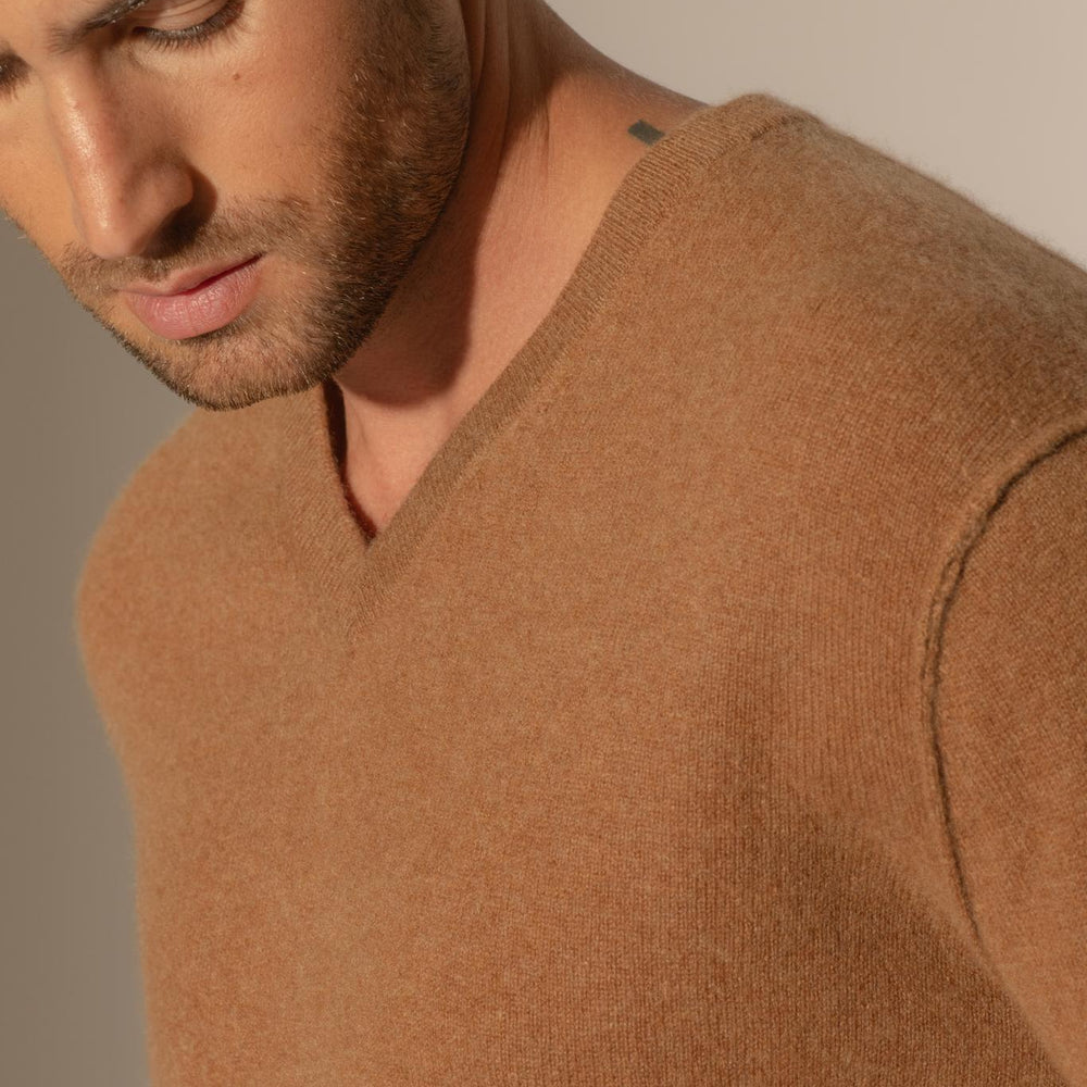 LORENZO pull col v  noisette 100% cachemire