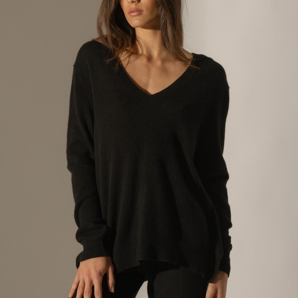 LOVA pull col v devant et dos noir 100% cachemire