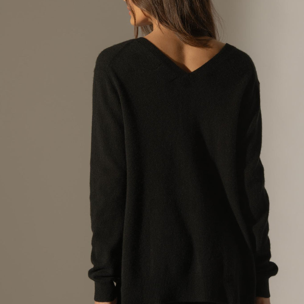 LOVA pull col v devant et dos noir 100% cachemire