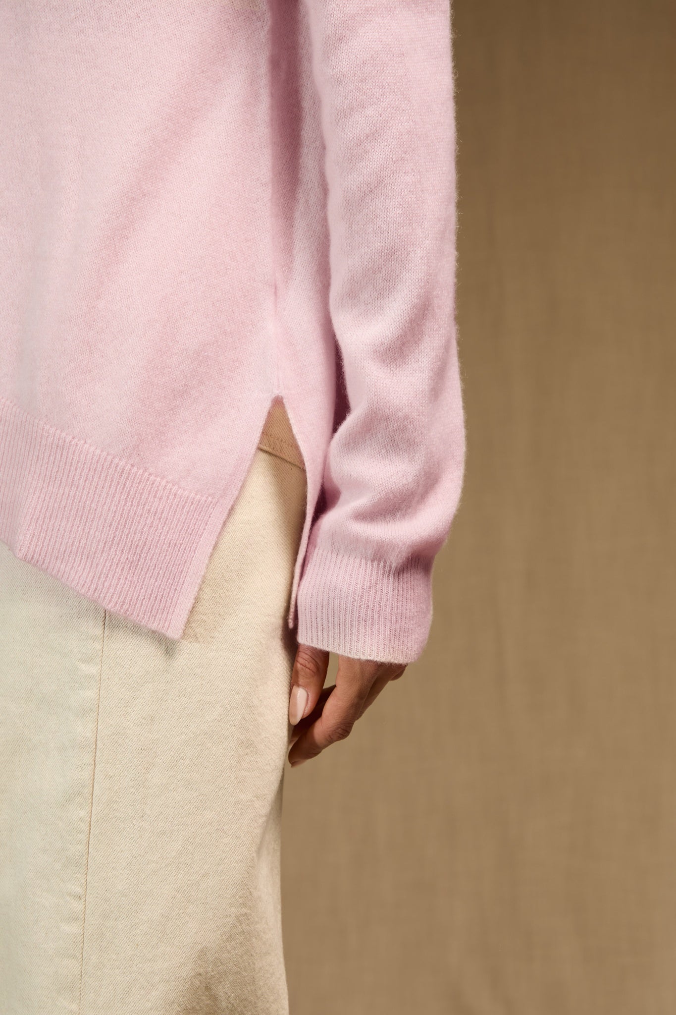 LOVA pull col v devant et dos poudre 100% cachemire