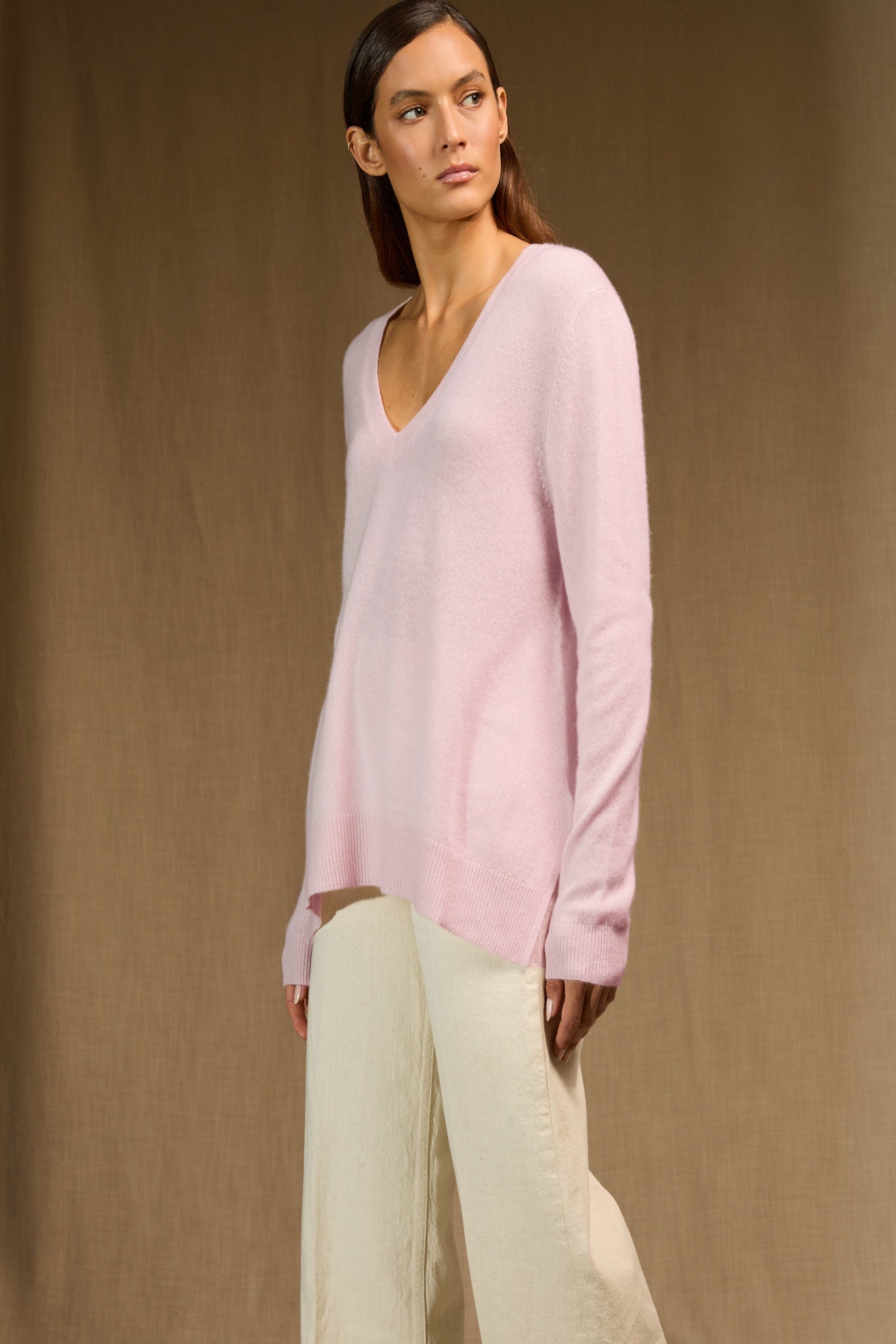 LOVA pull col v devant et dos poudre 100% cachemire