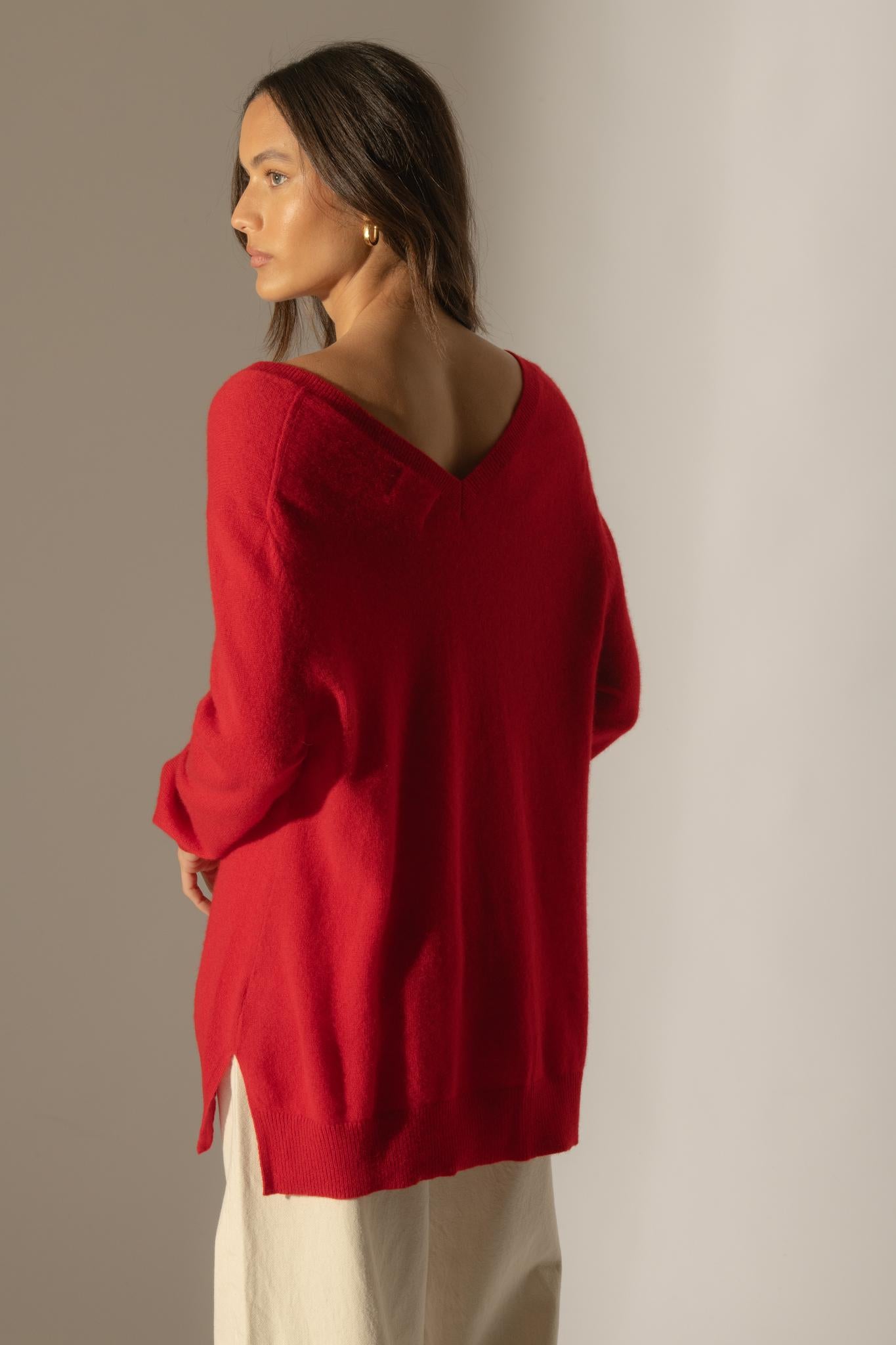 LOVA pull col v devant et dos rouge 100% cachemire