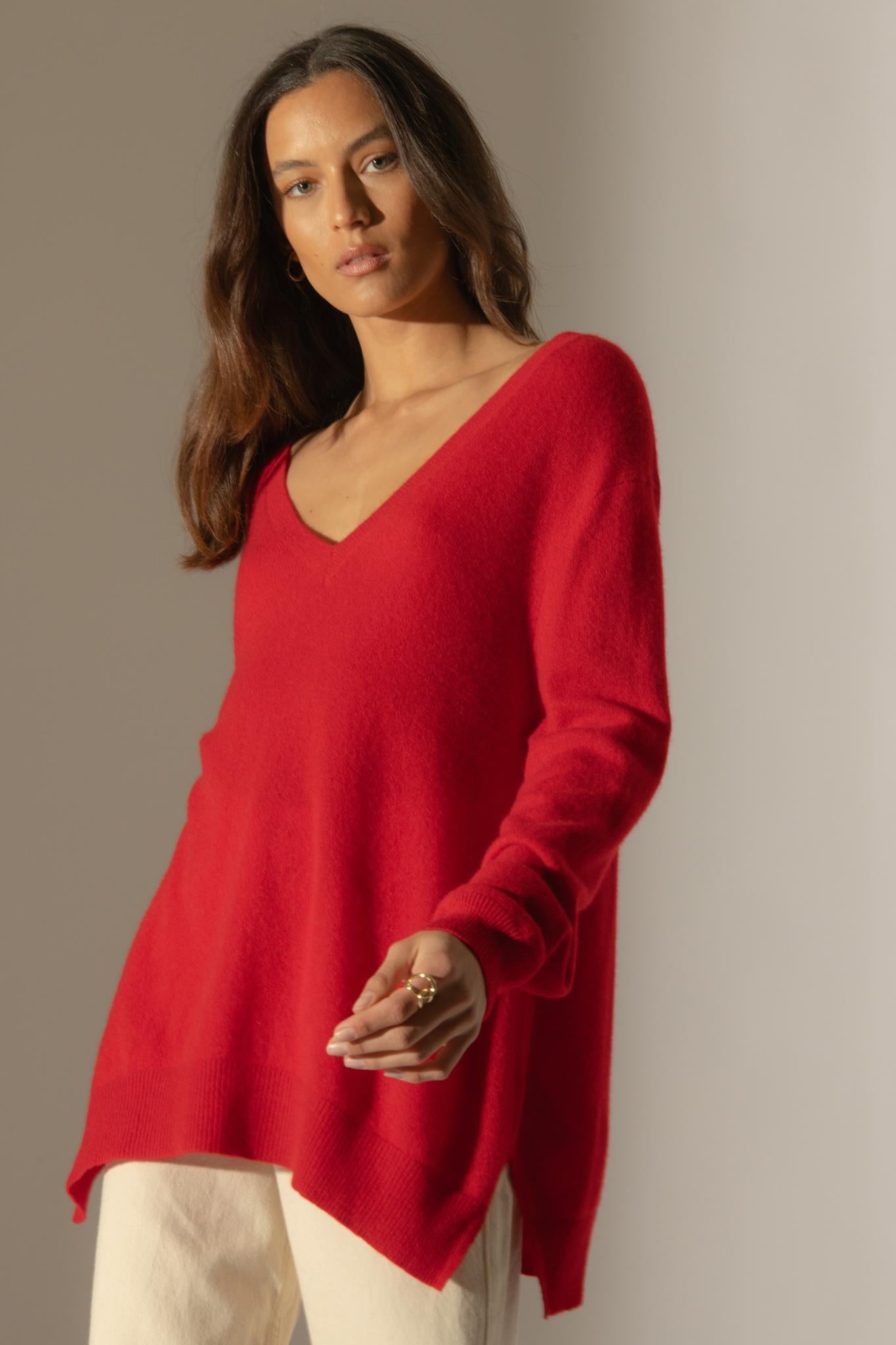 LOVA pull col v devant et dos rouge 100% cachemire