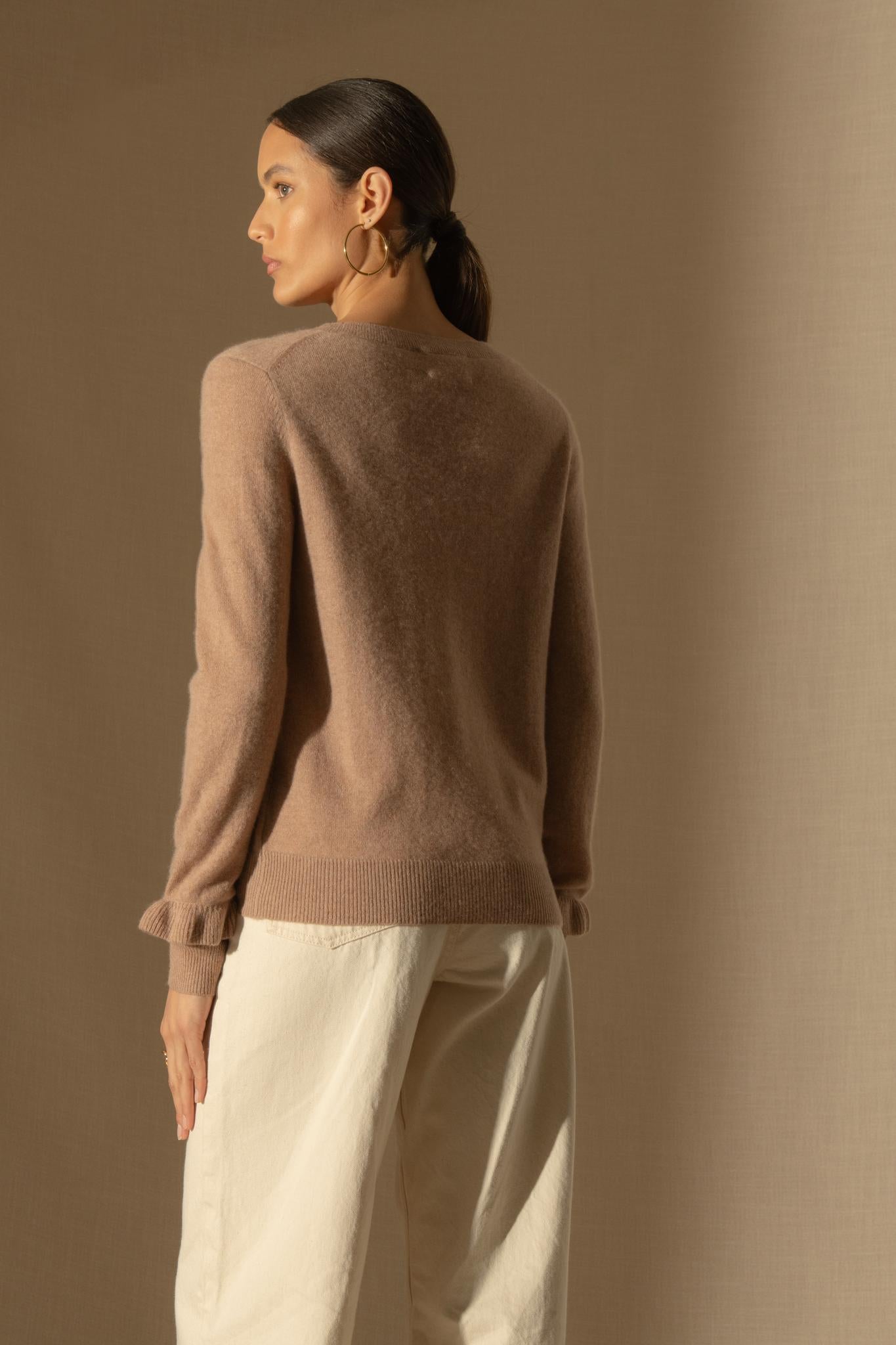 LUING pull col rond volants poignets camel chiné 100% cachemire