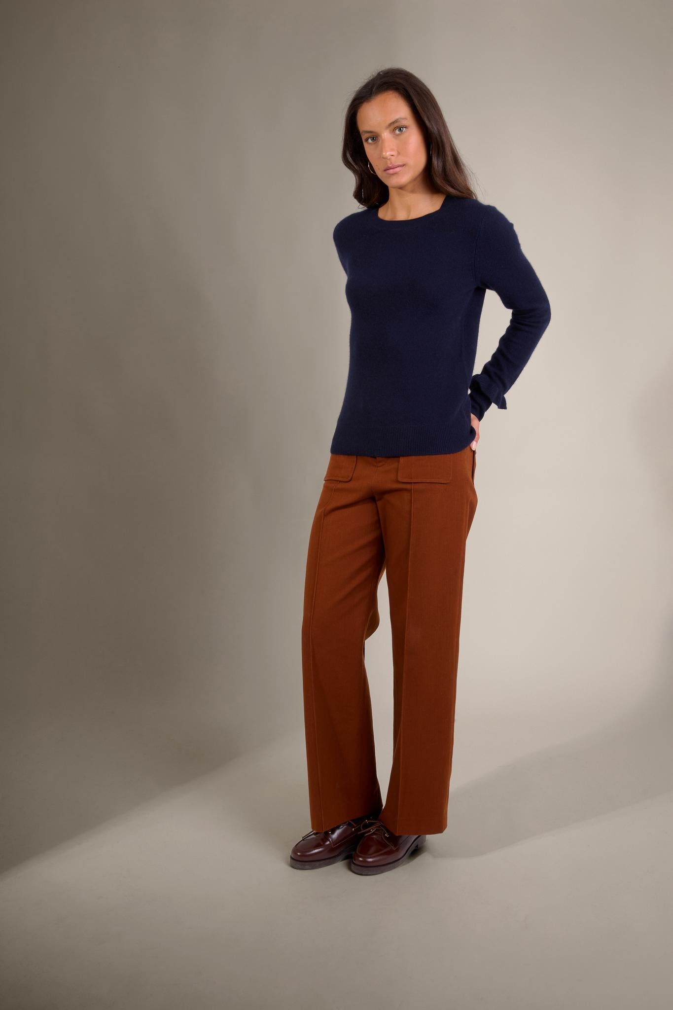 LUING pull col rond volants poignets navy 100% cachemire