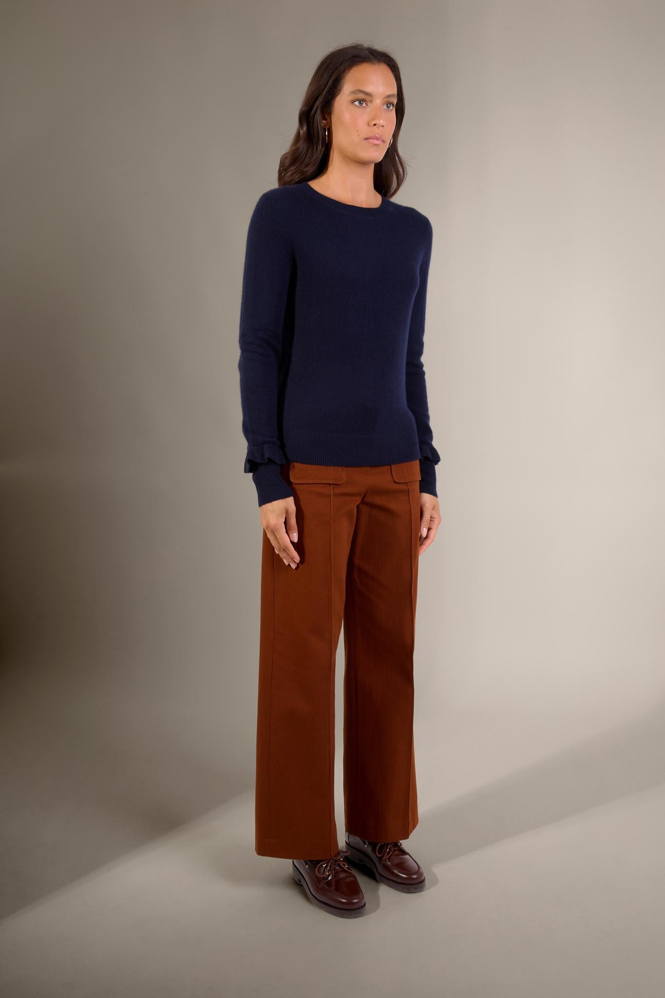 LUING pull col rond volants poignets navy 100% cachemire
