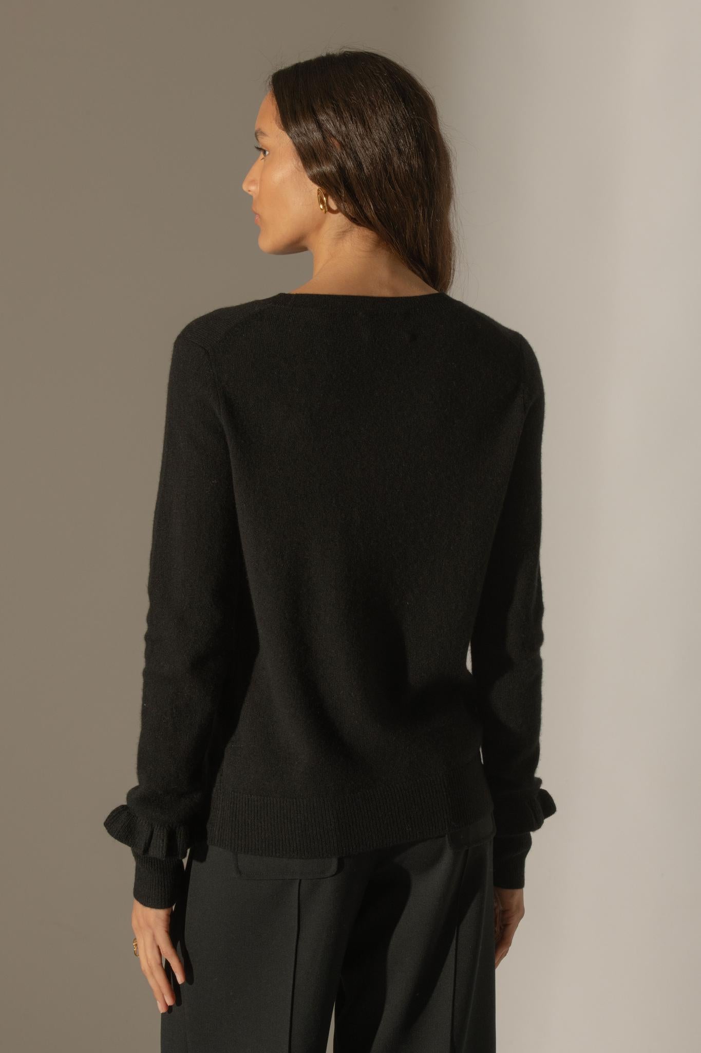 LUING pull col rond volants poignets noir 100% cachemire