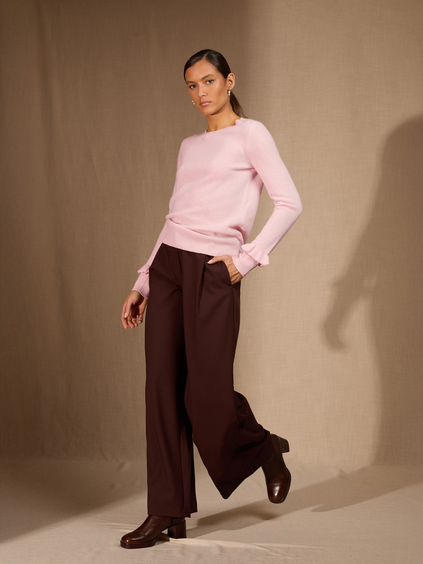 LUING pull col rond volants poignets poudre 100% cachemire