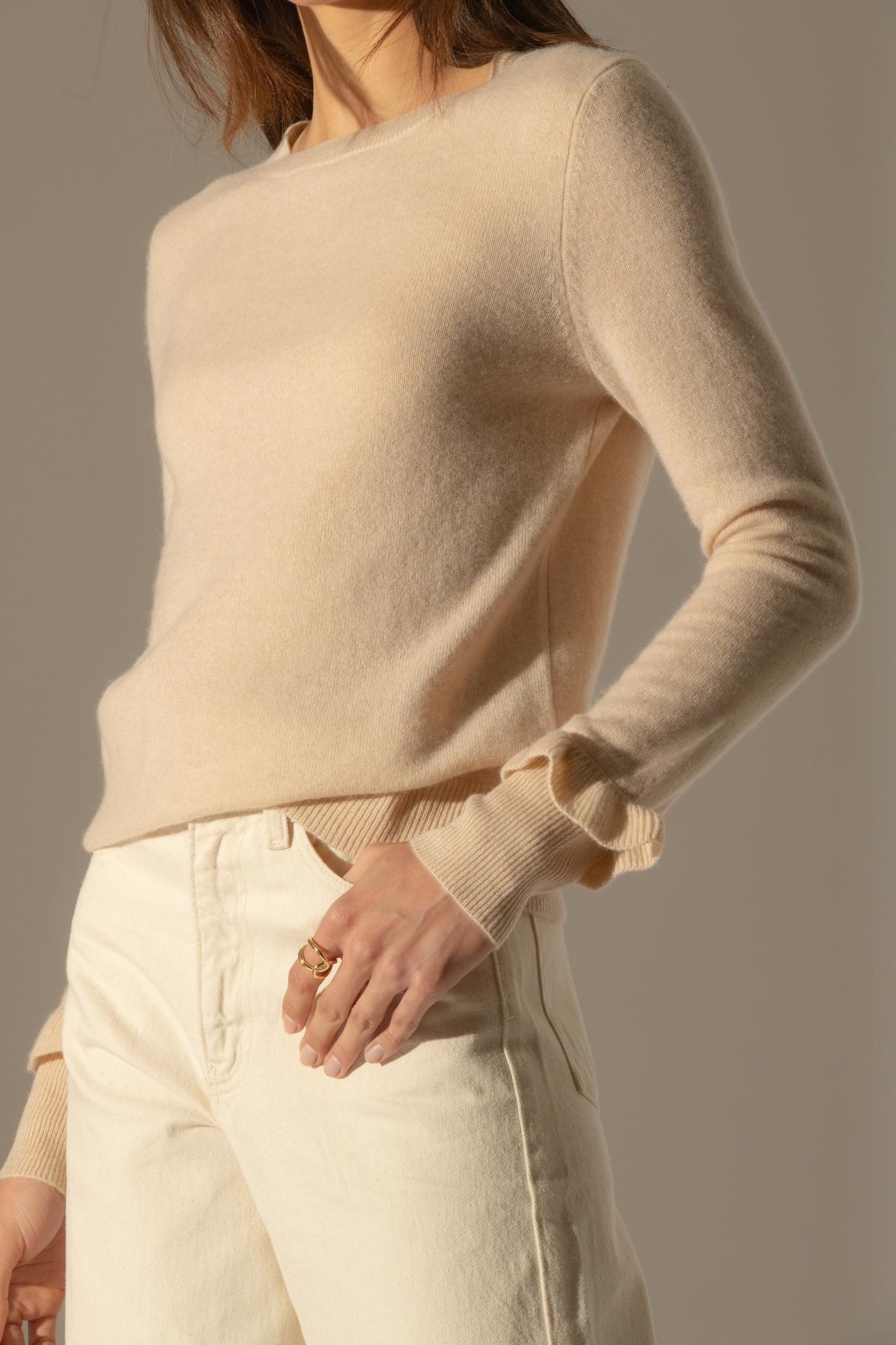 LUING pull col rond volants poignets sable 100% cachemire