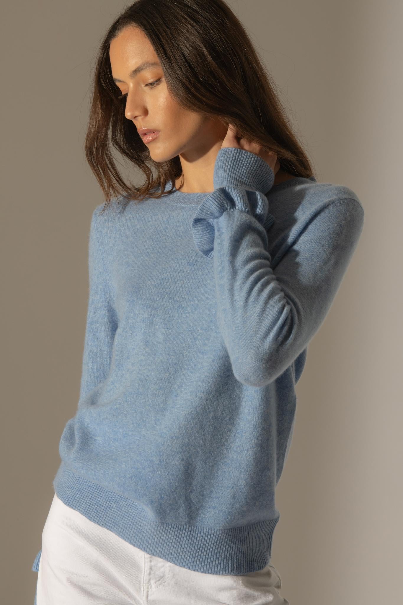 LUING pull col rond volants poignets sky 100% cachemire