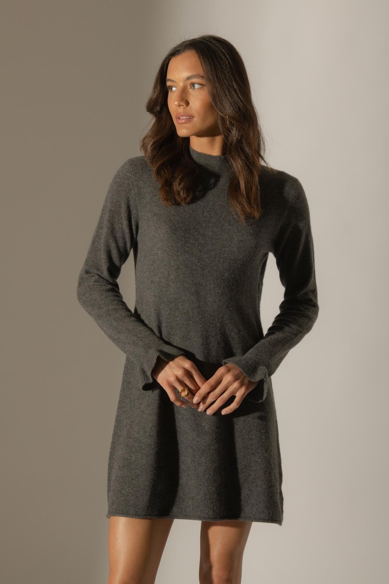 LYAMIA robe col montant volants poignets anthracite chiné 100% cachemire