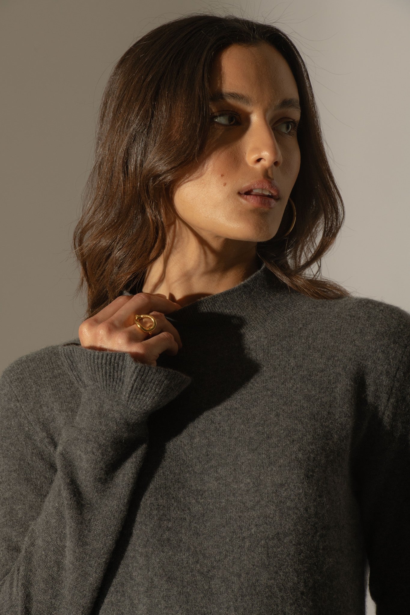 lyamia robe col montant volants poignets anthracite chiné 100% cachemire