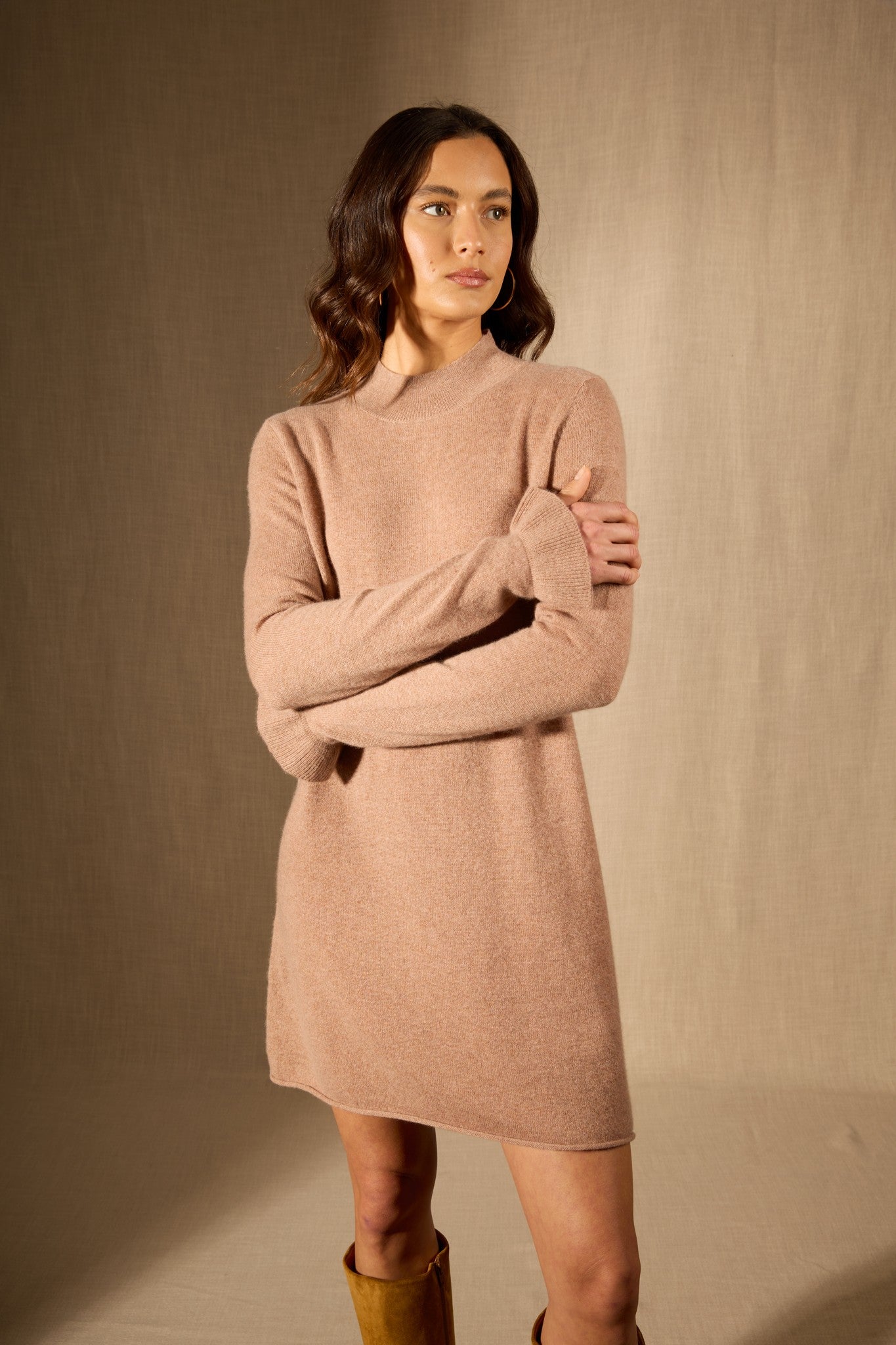 lyamia robe col montant volants poignets camel chiné 100% cachemire