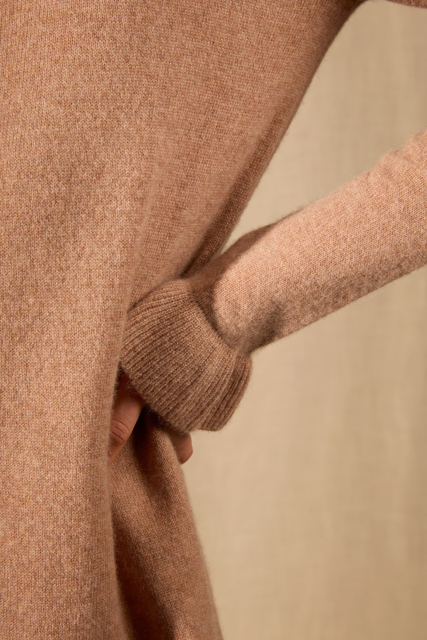 lyamia robe col montant volants poignets camel chiné 100% cachemire