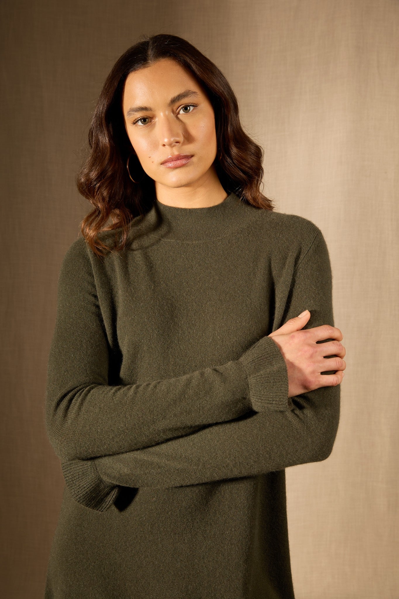lyamia robe col montant volants poignets kaki 100% cachemire