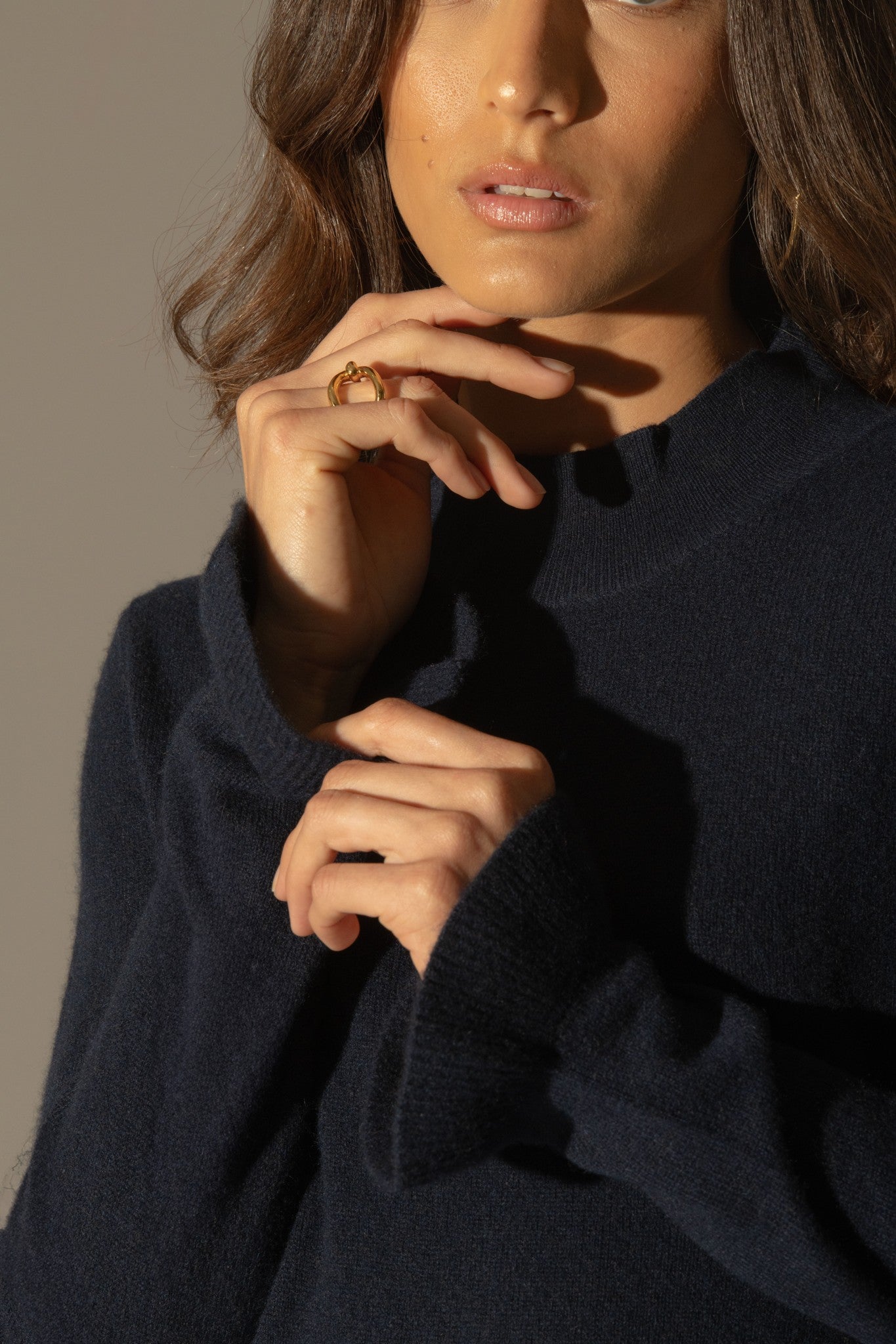 lyamia robe col montant volants poignets navy 100% cachemire