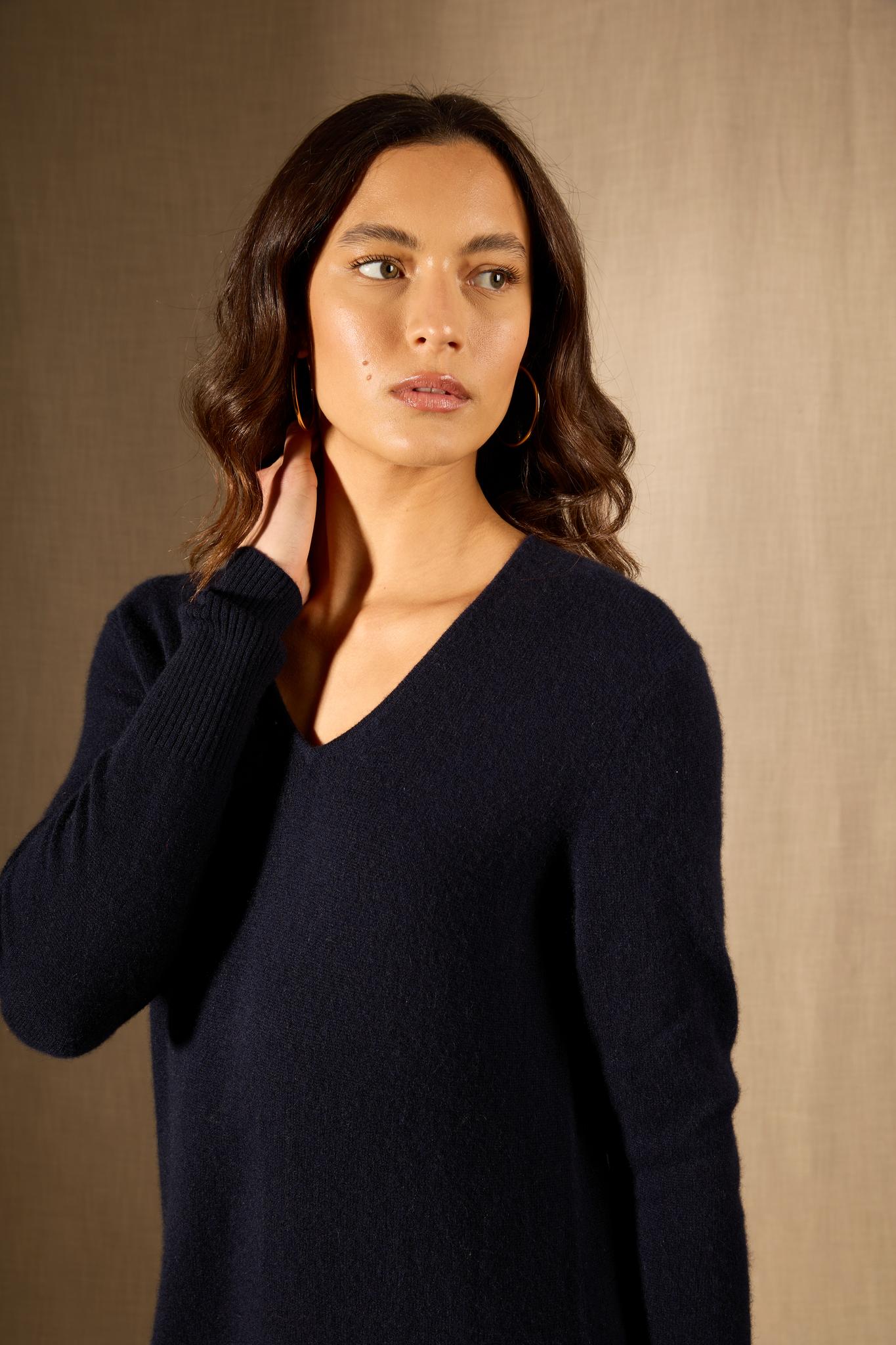 Levana robe col v navy 100% cachemire