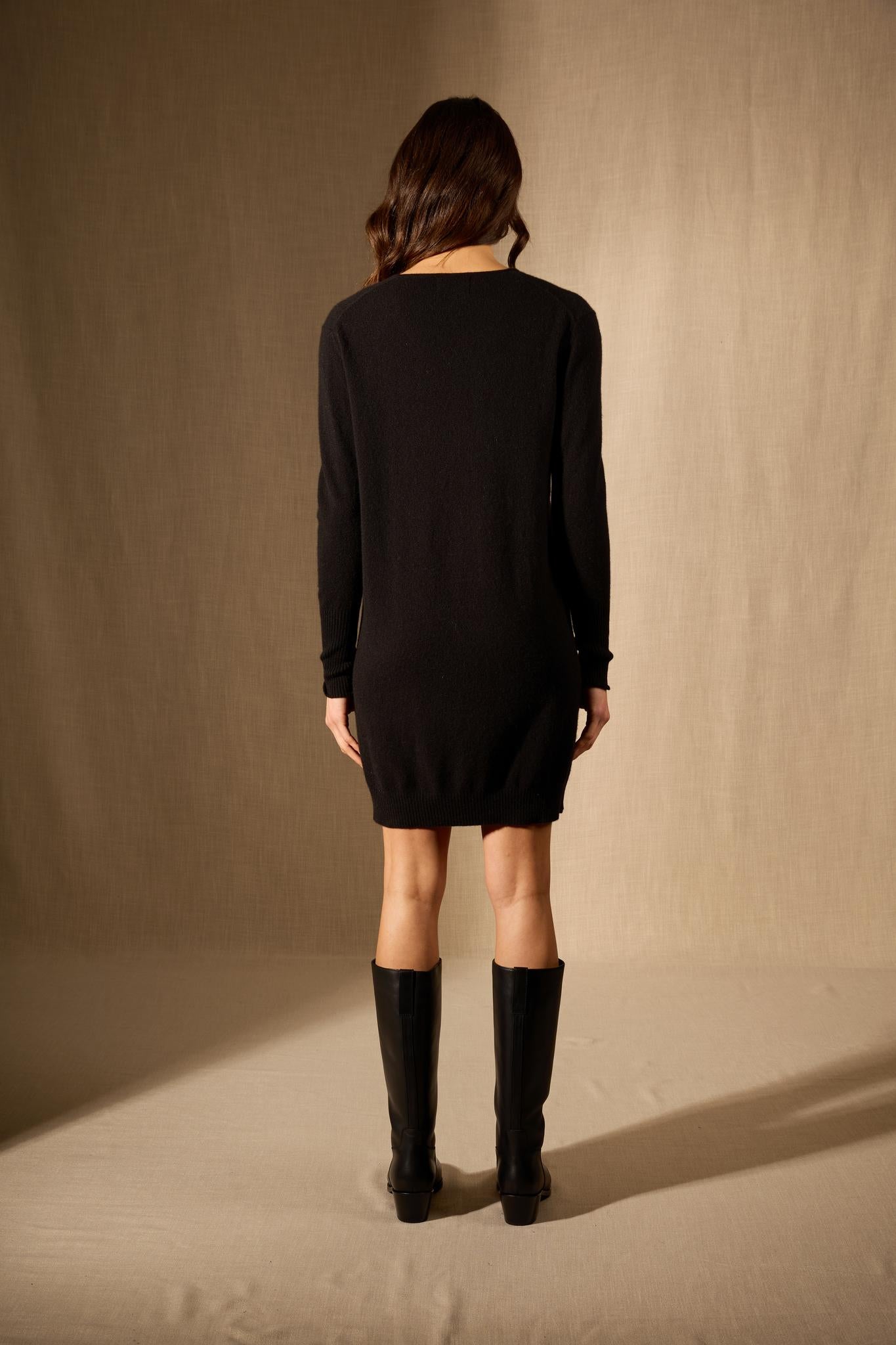 Levana robe col v noir 100% cachemire
