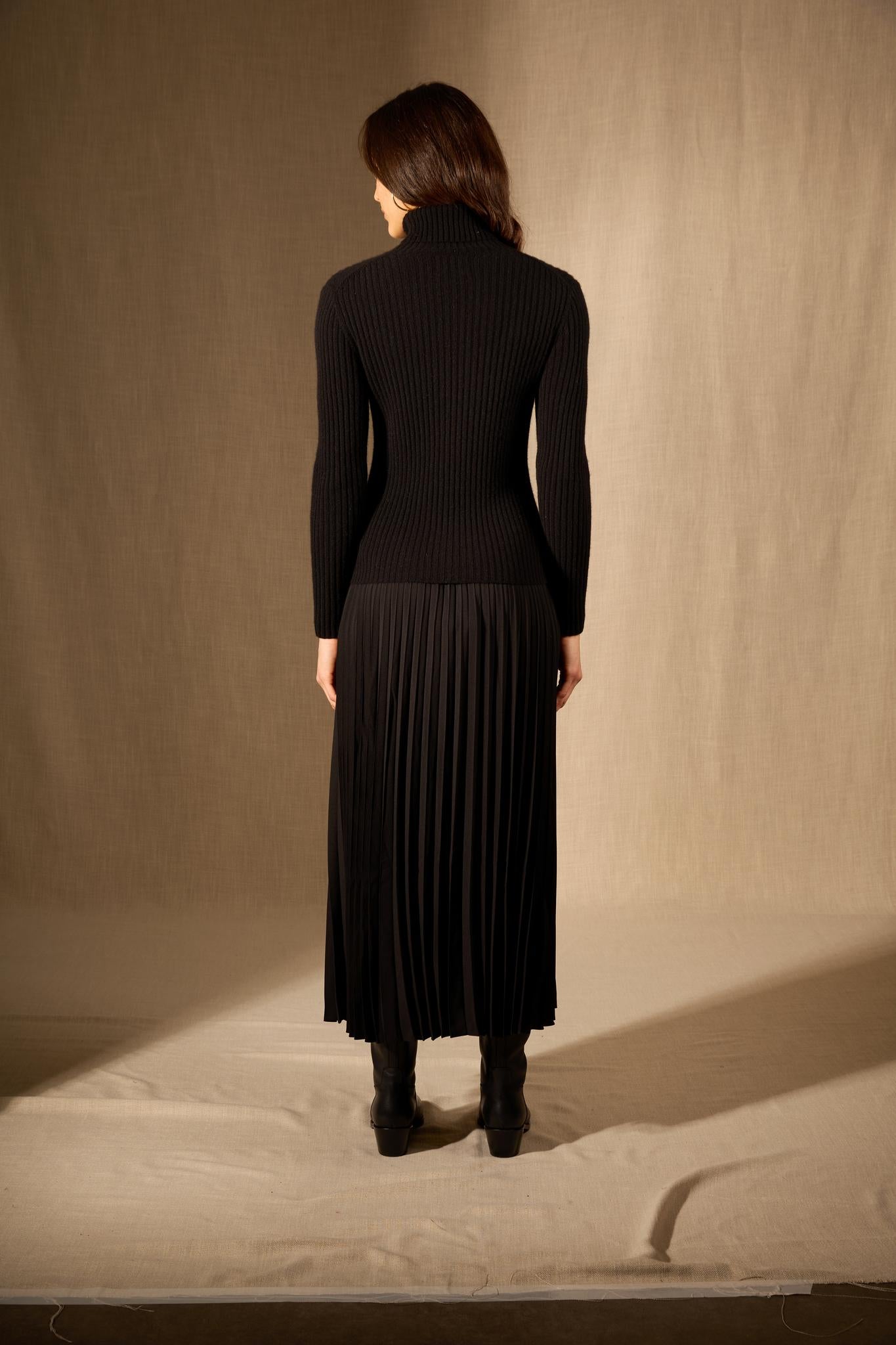 Liora pull col roulé noir 100% cachemire