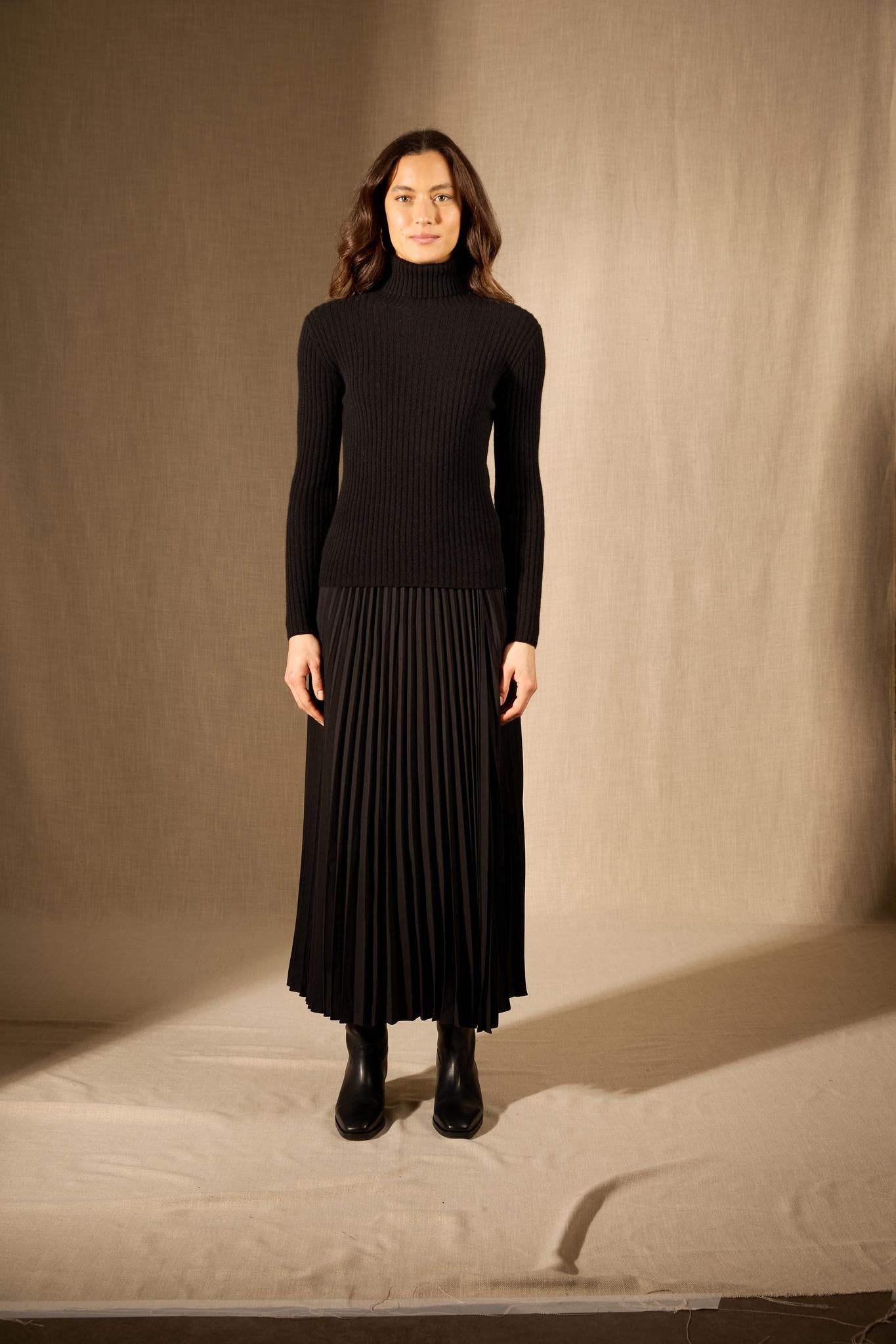 Liora pull col roulé noir 100% cachemire