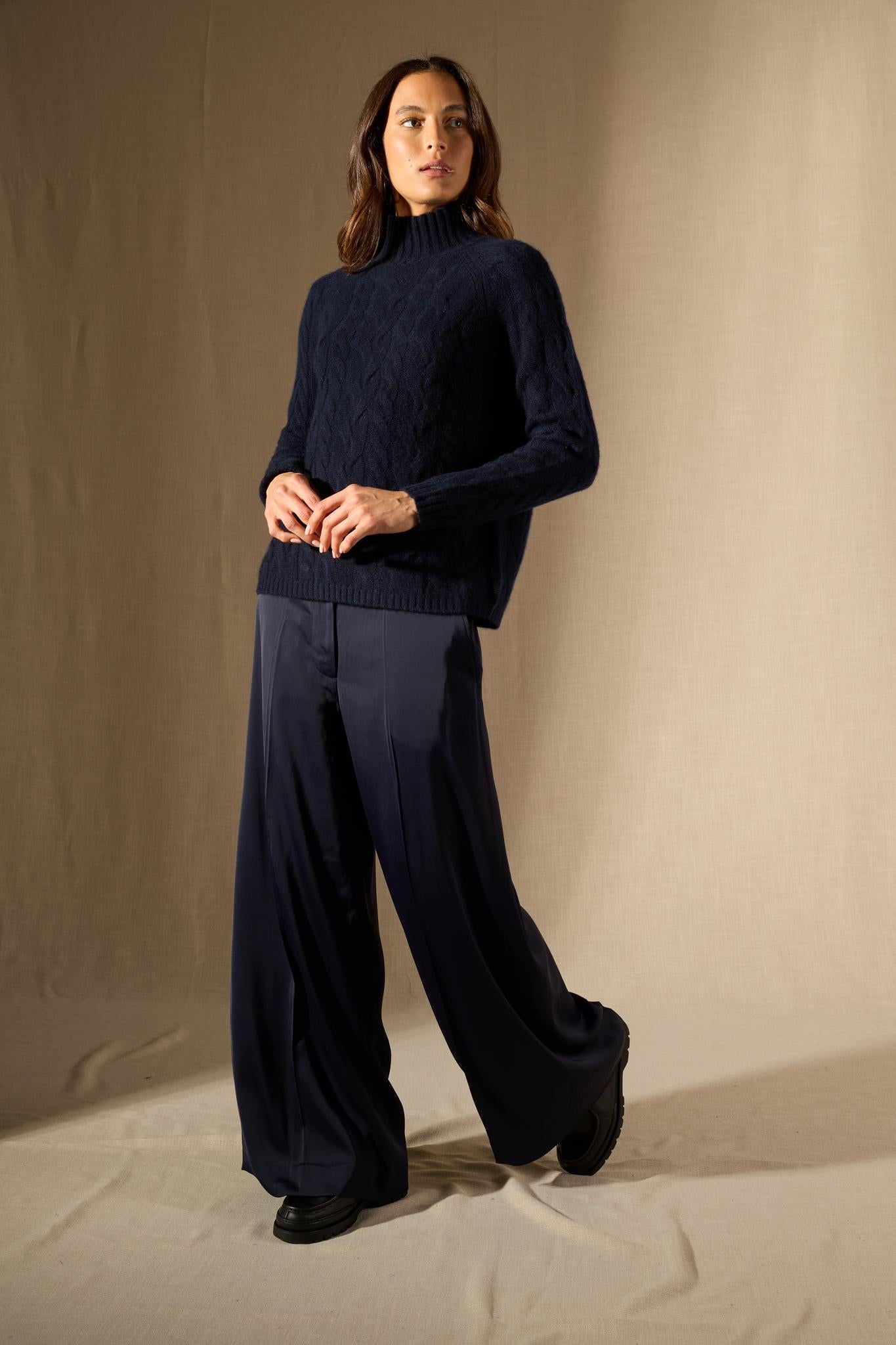 MAIREAD pull col montant 6 fils navy 100% cachemire
