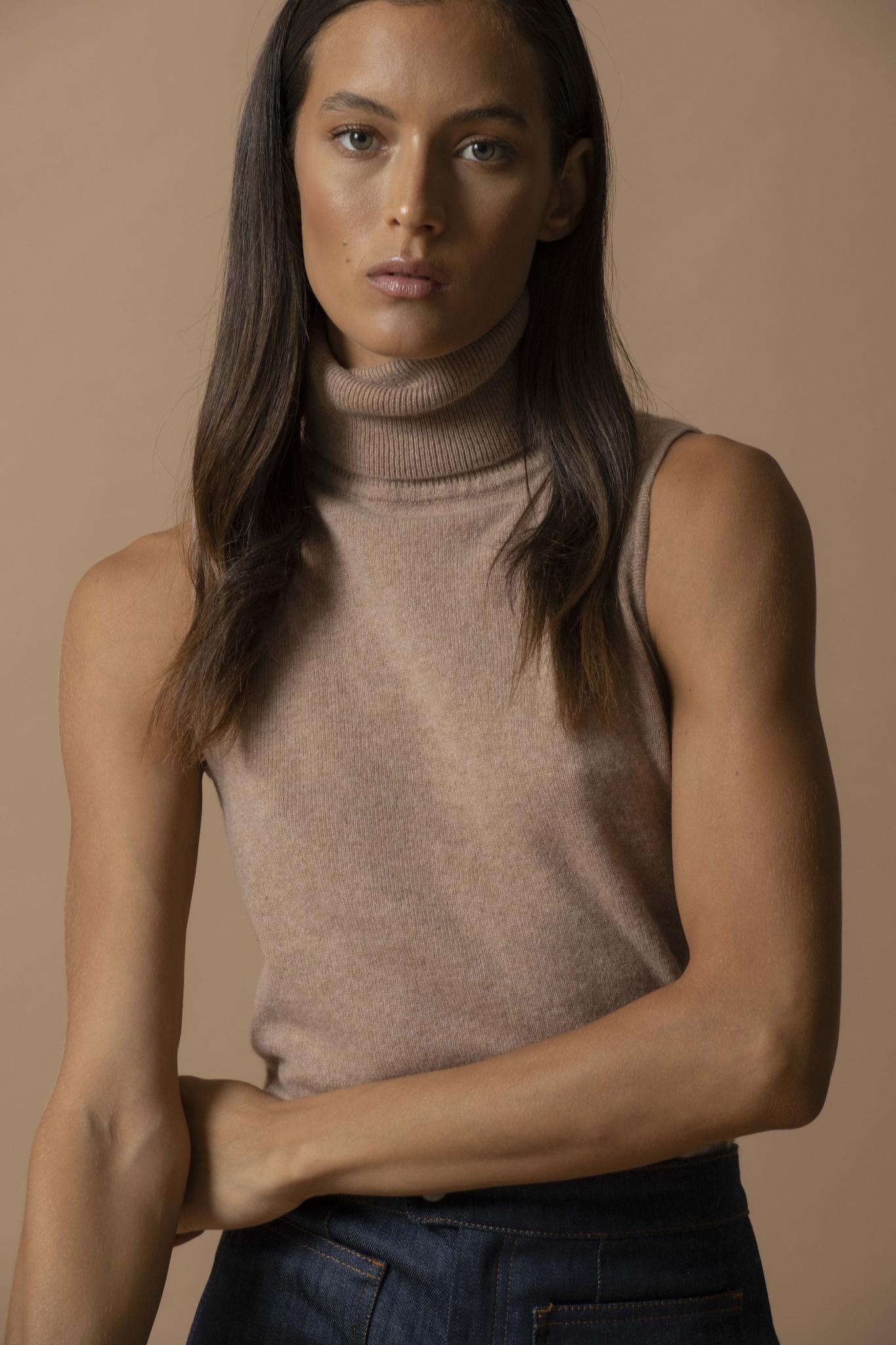 MARY pull col roulé sans manches camel chiné 100% cachemire