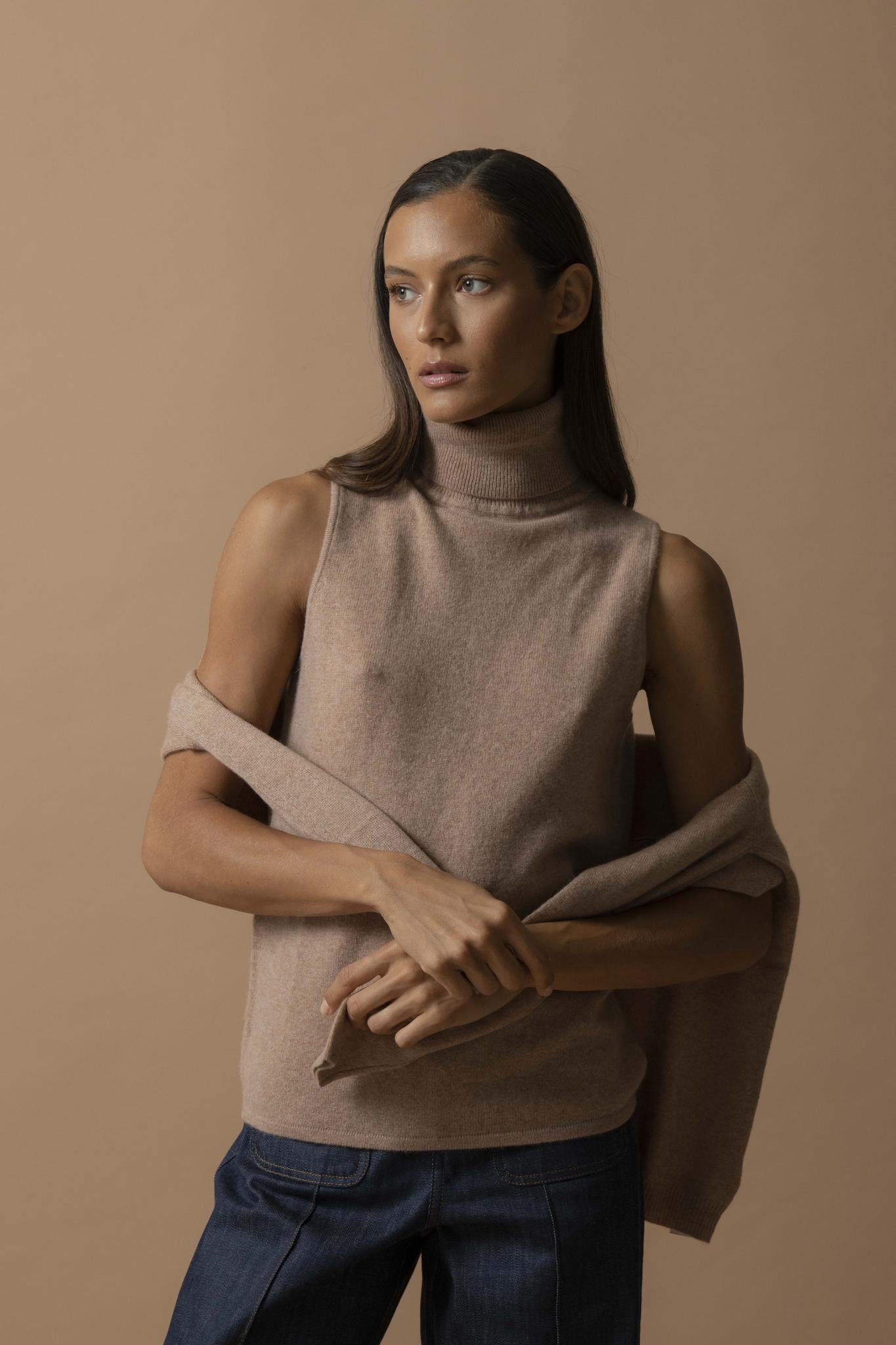 MARY pull col roulé sans manches camel chiné 100% cachemire