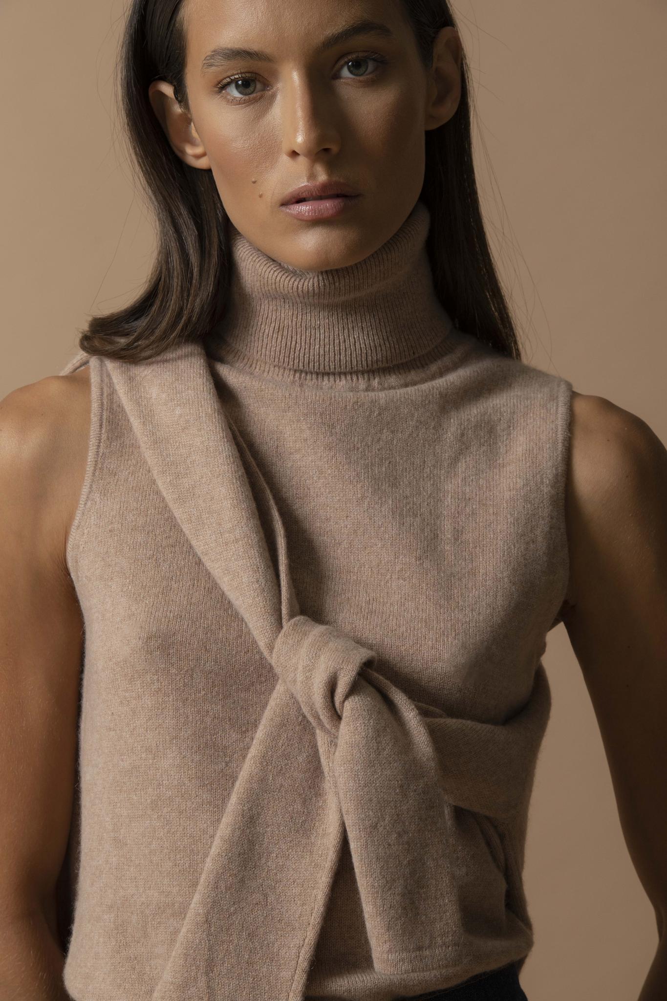 MARY pull col roulé sans manches camel chiné 100% cachemire