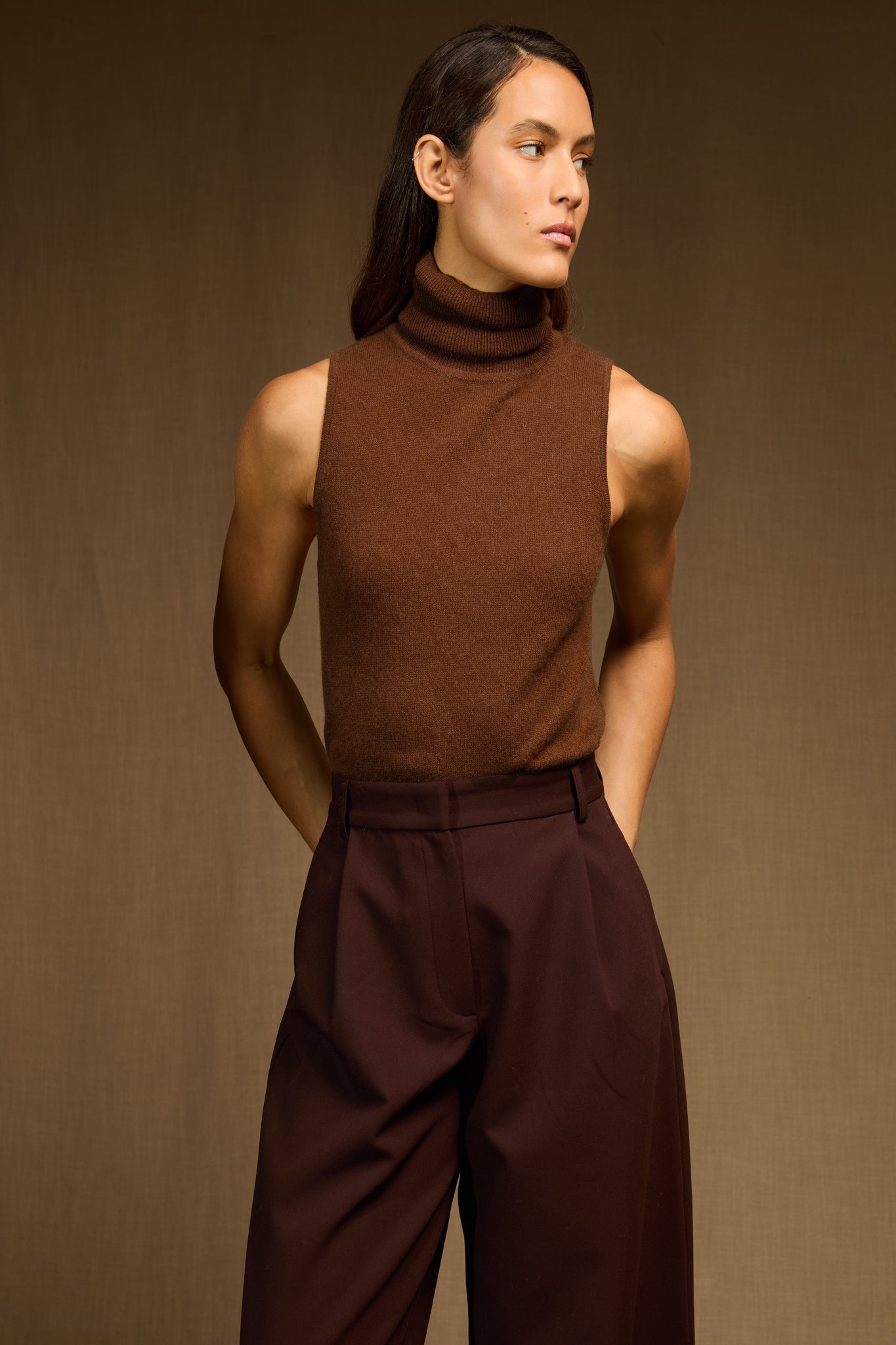 mary pull col roulé sans manches cannelle 100% cachemire