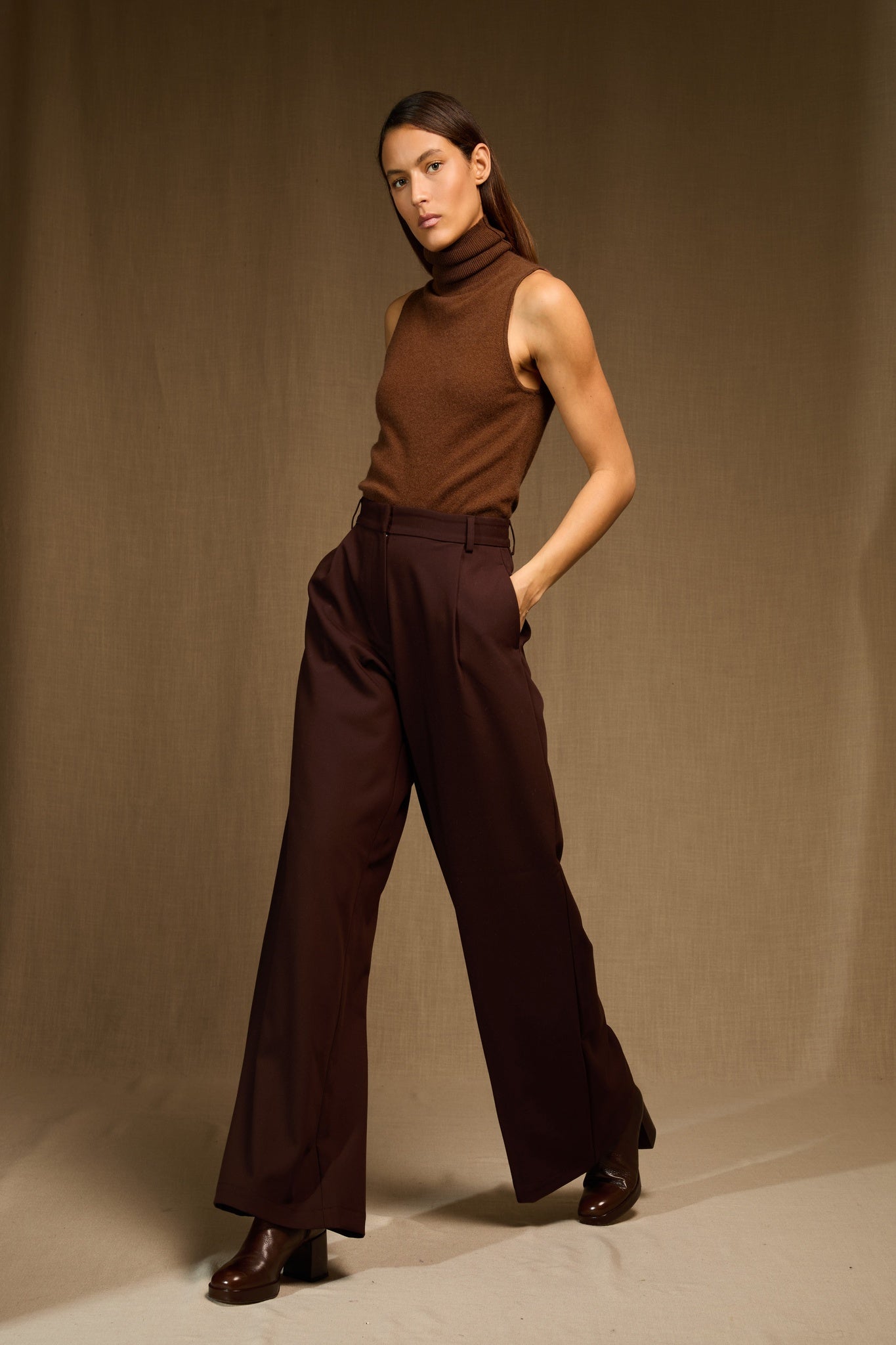 mary pull col roulé sans manches cannelle 100% cachemire