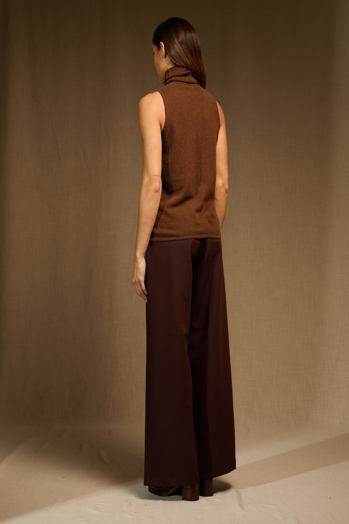 mary pull col roulé sans manches cannelle 100% cachemire