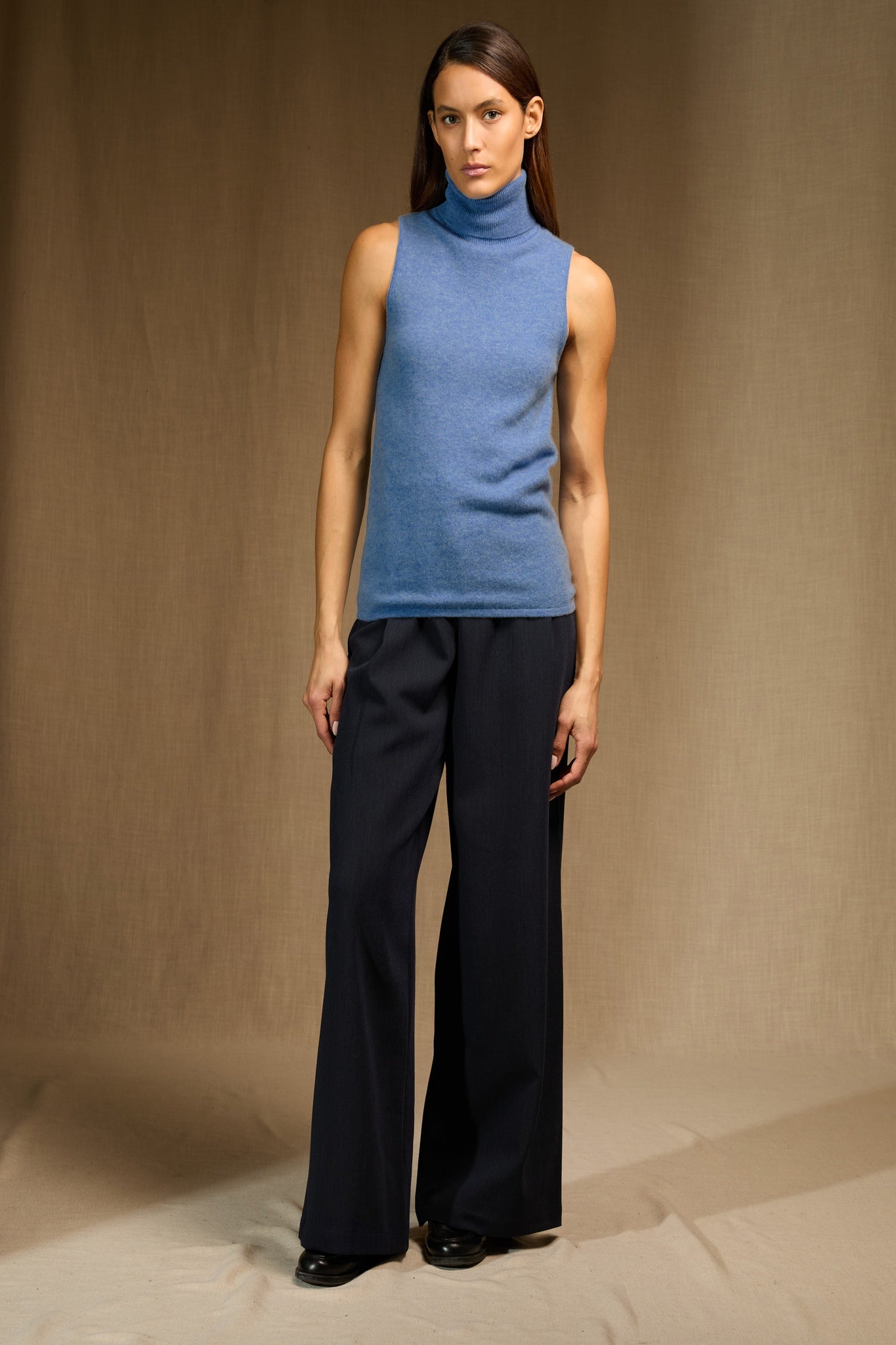 MARY pull col roulé sans manches sky 100% cachemire