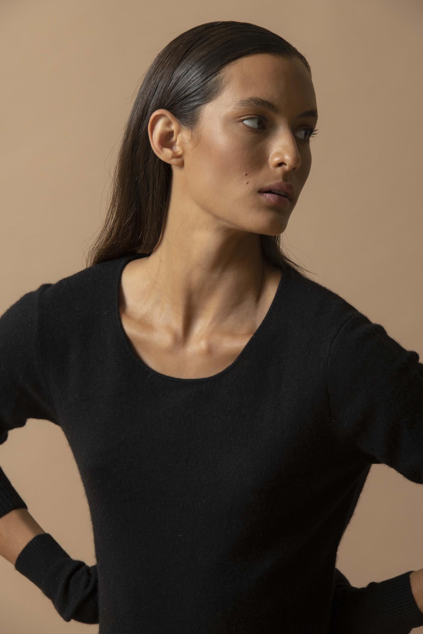 MOLLI robe col rond noir 100% cachemire