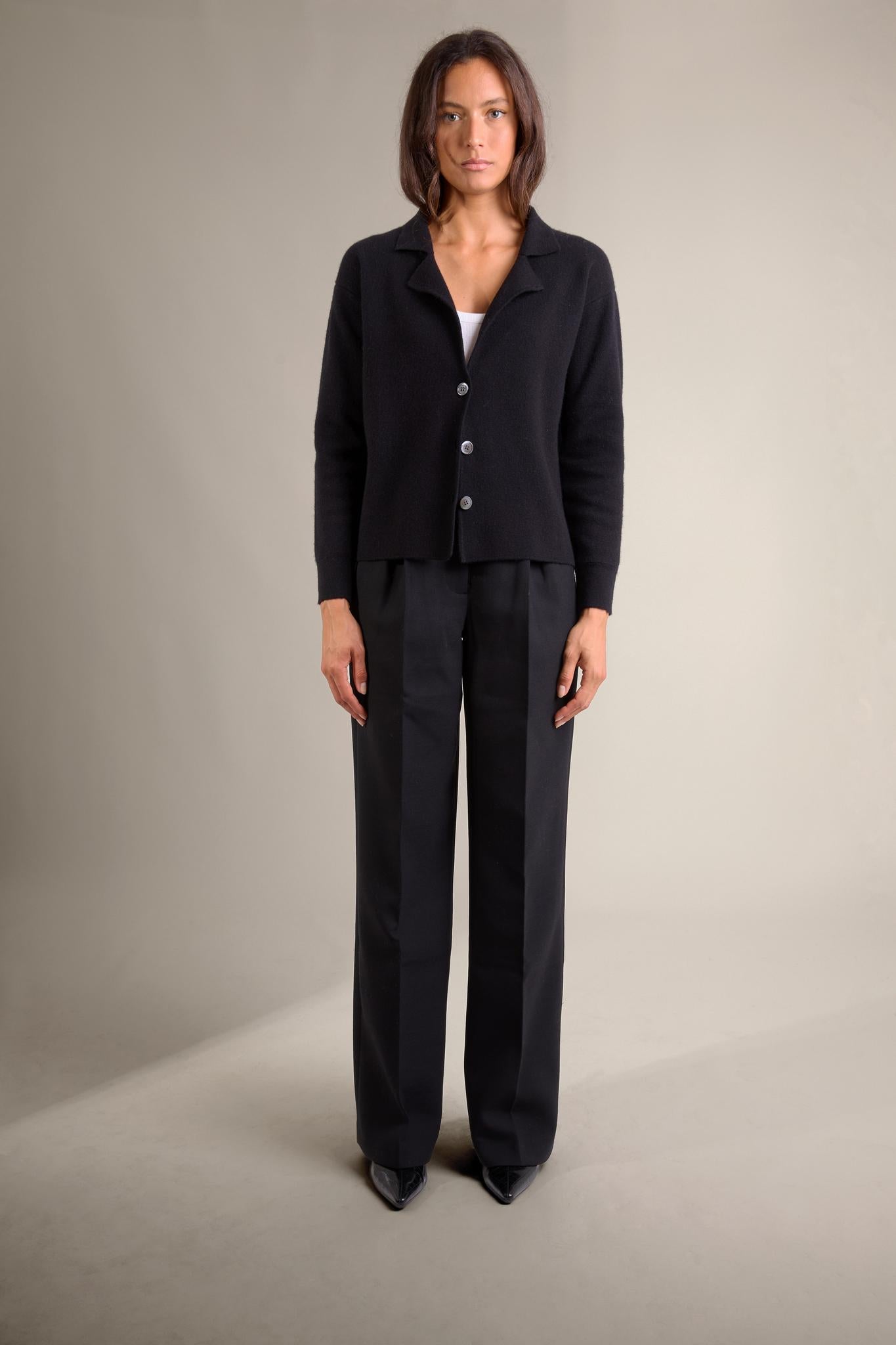 NESSA veste boutonnée col tailleur noir 100% cachemire
