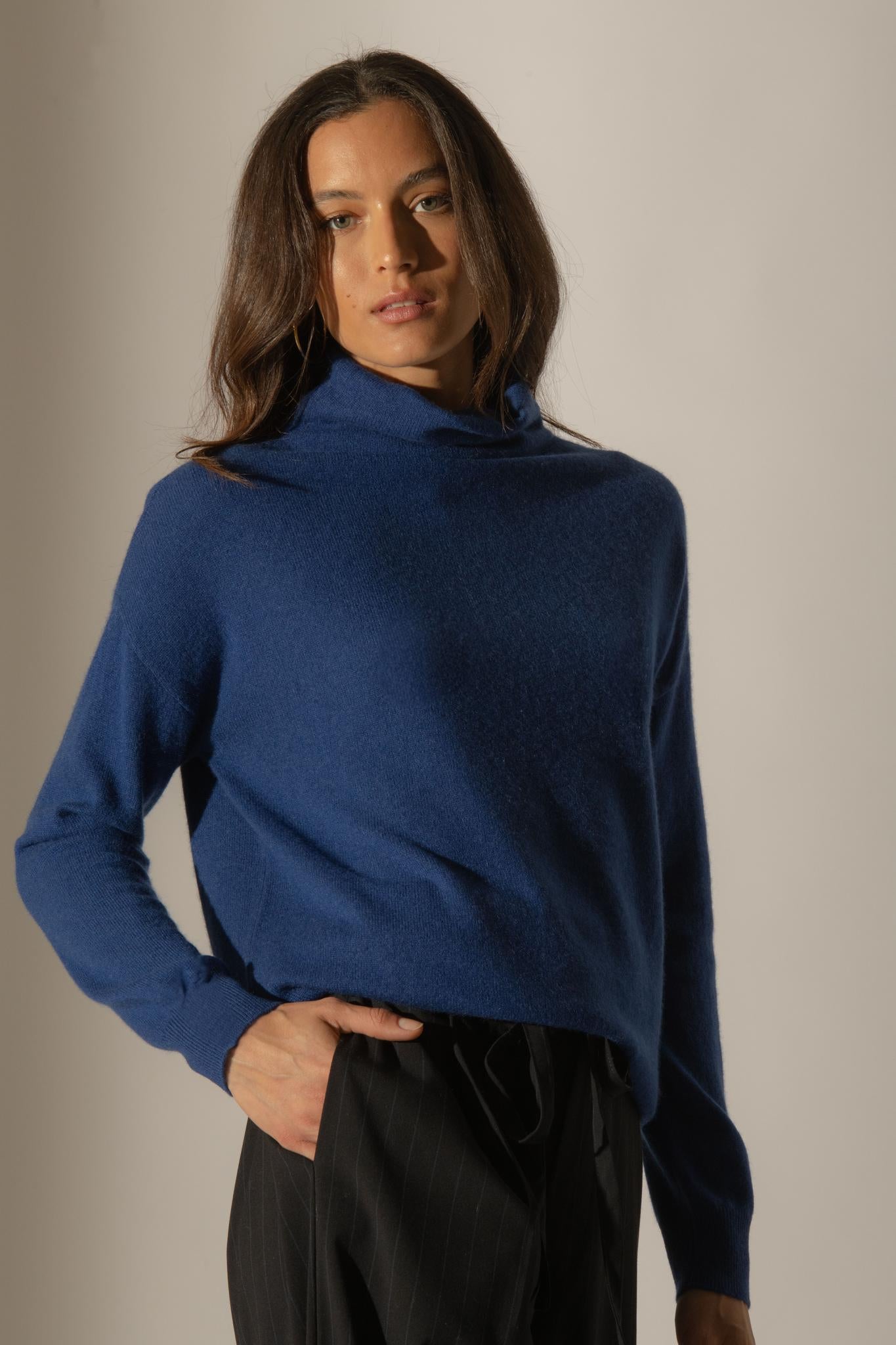 NETHAN pull col montant outremer 100% cachemire