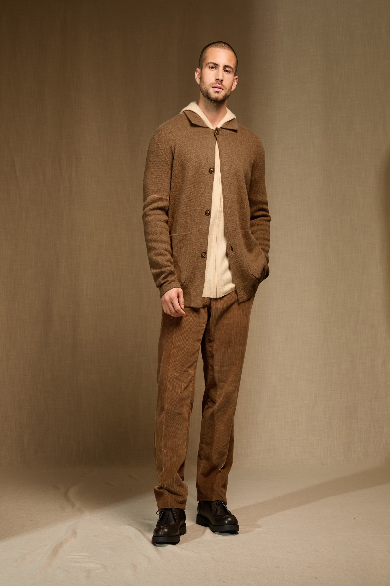 nick veste boutonnée col chemise noisette 100% cachemire