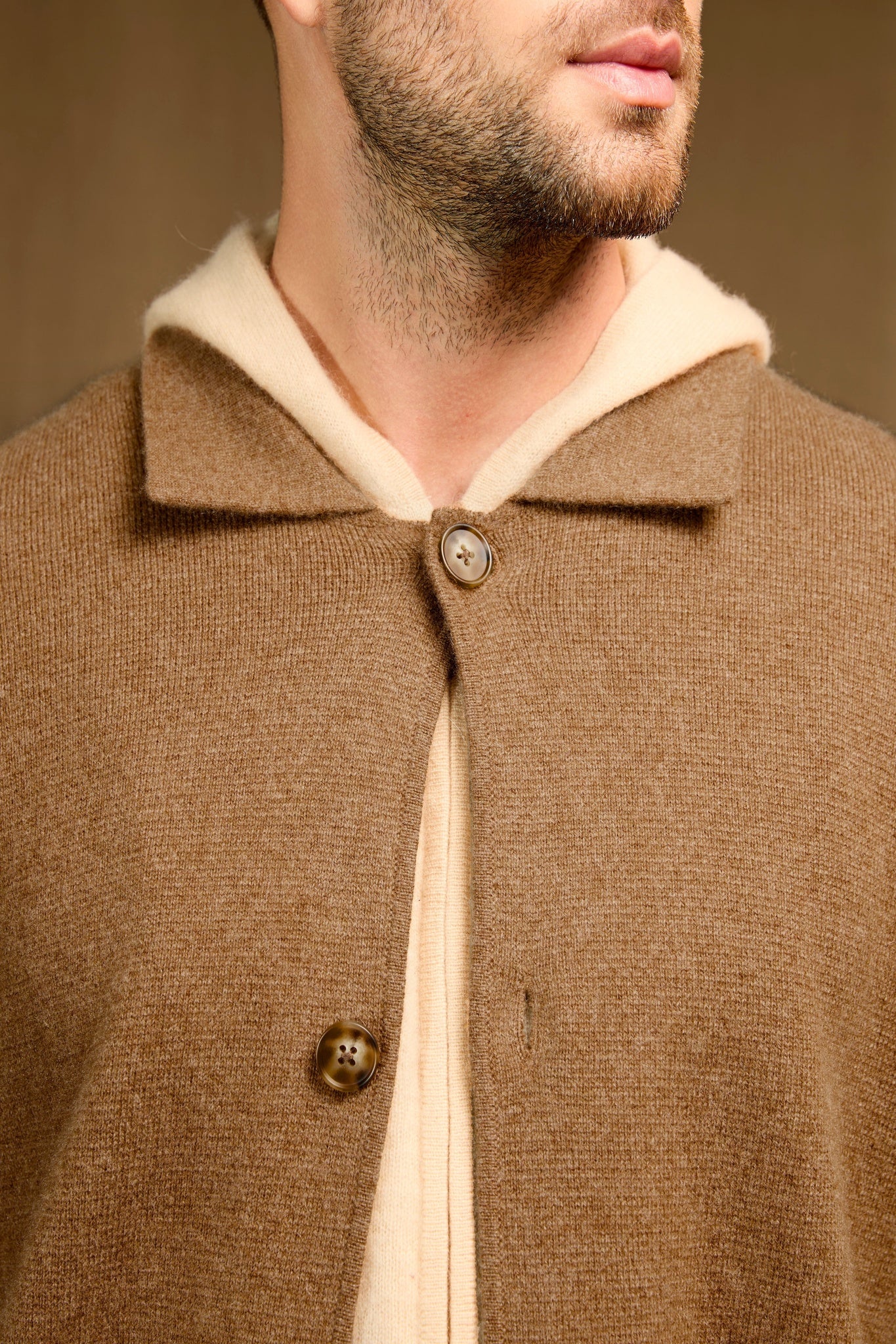 nick veste boutonnée col chemise noisette 100% cachemire