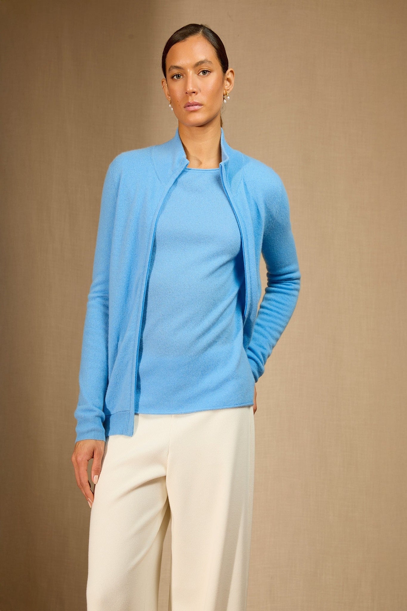 olyra gilet zippé col montant baby blue 100% cachemire
