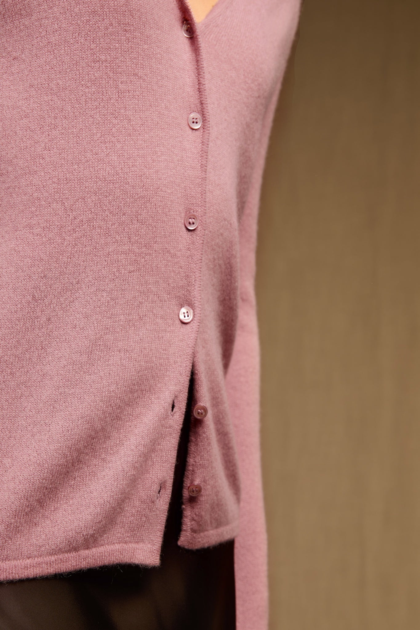 PAIGE cardigan col v bois de rose 100% cachemire