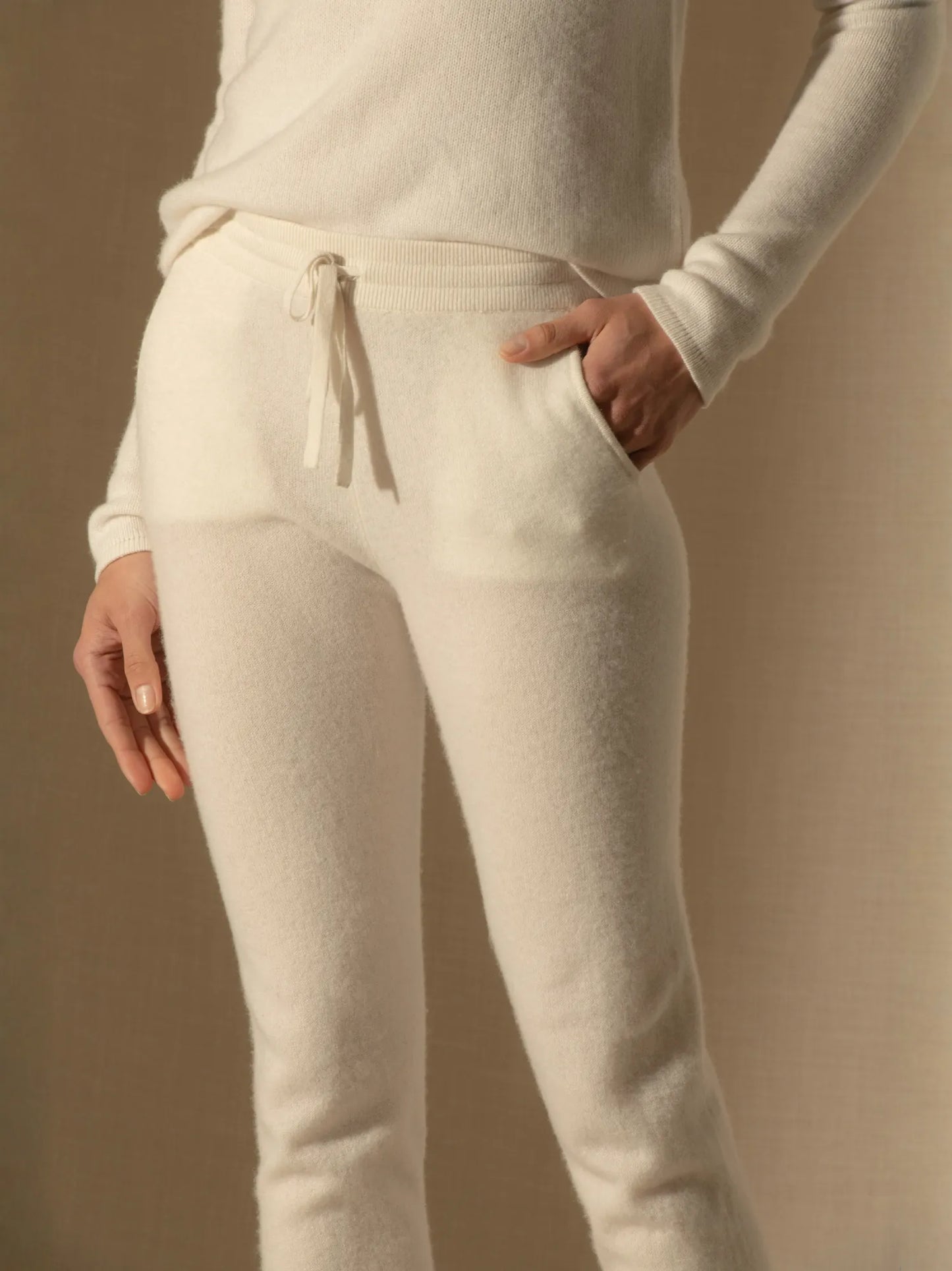GWEN joggers ivory