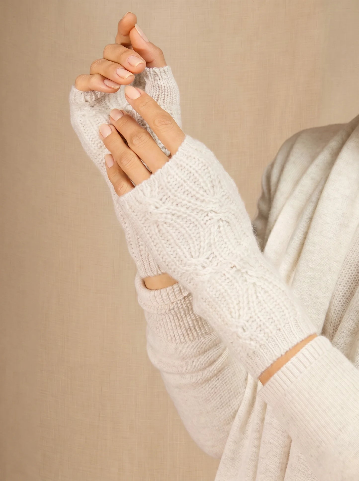 JELO fingerless gloves 6 ply heather pearl grey
