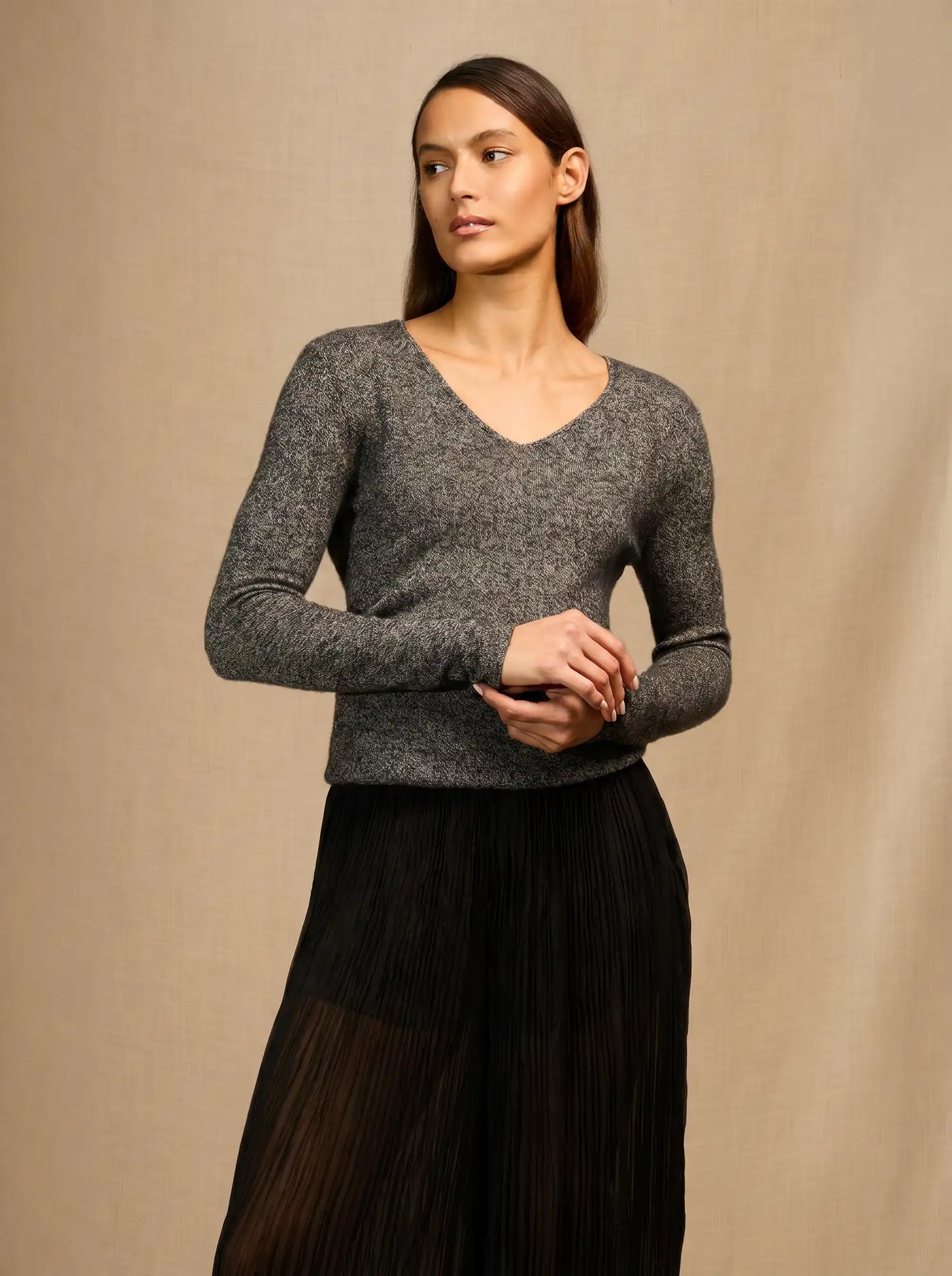 SHANNON sweater v-neck black and white