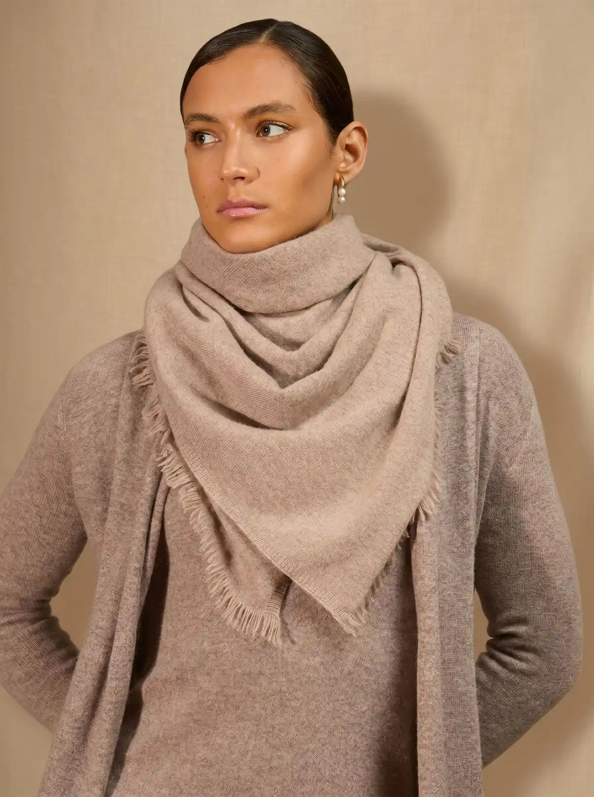 FIRVIDAS scarf carrée light heather taupe
