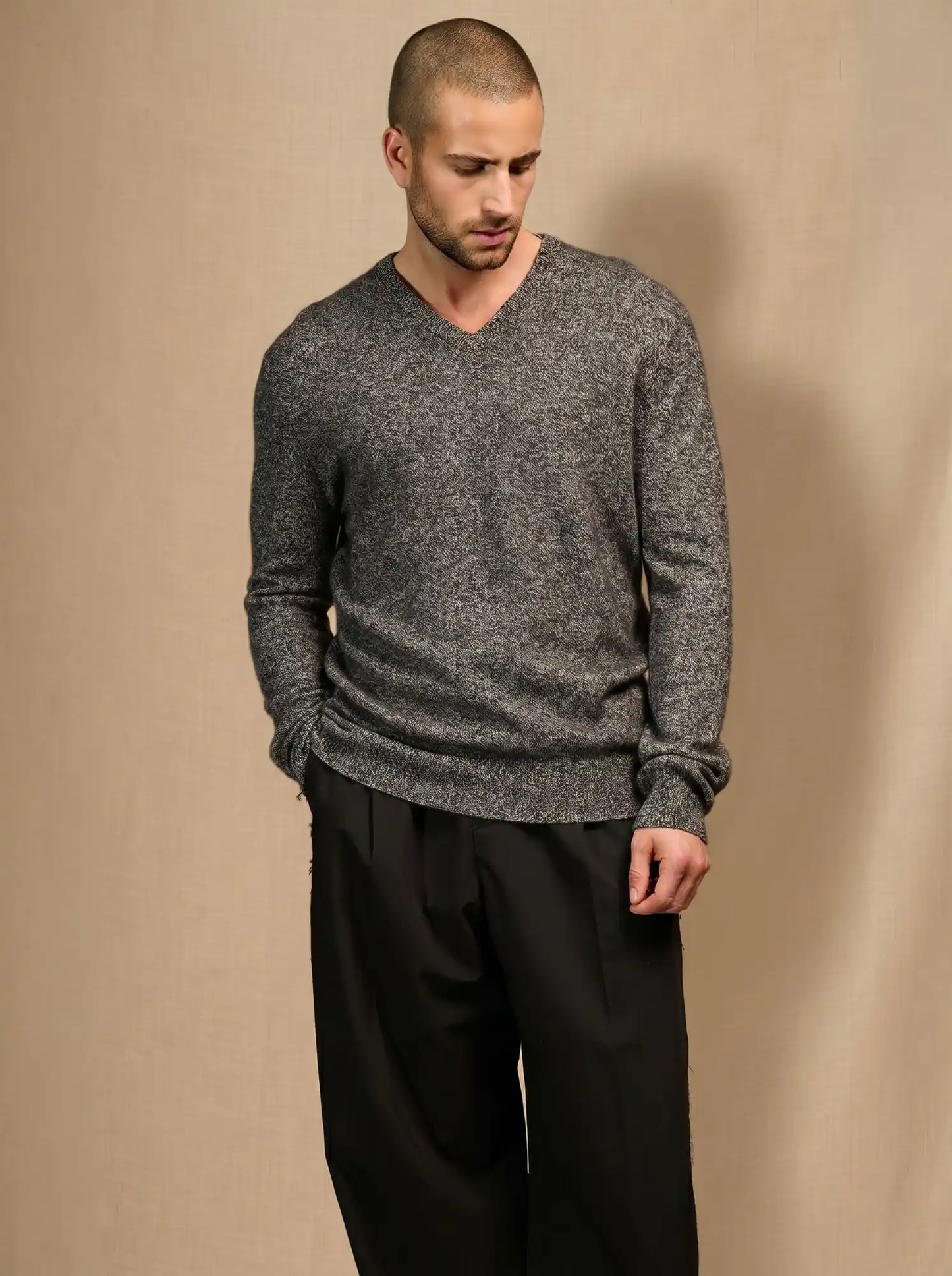 ALEXANDER sweater v-neck black and white