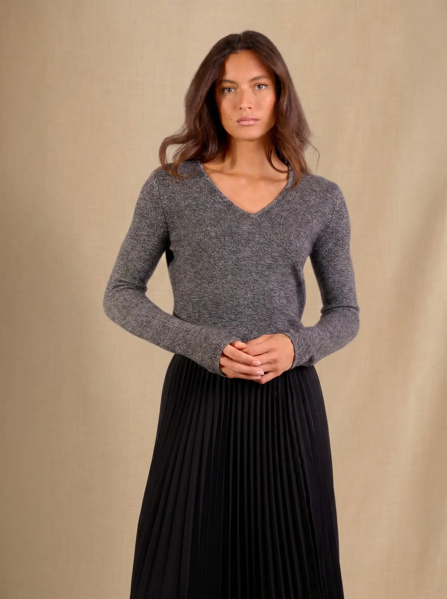 GABY sweater v-neck 4 ply black and white