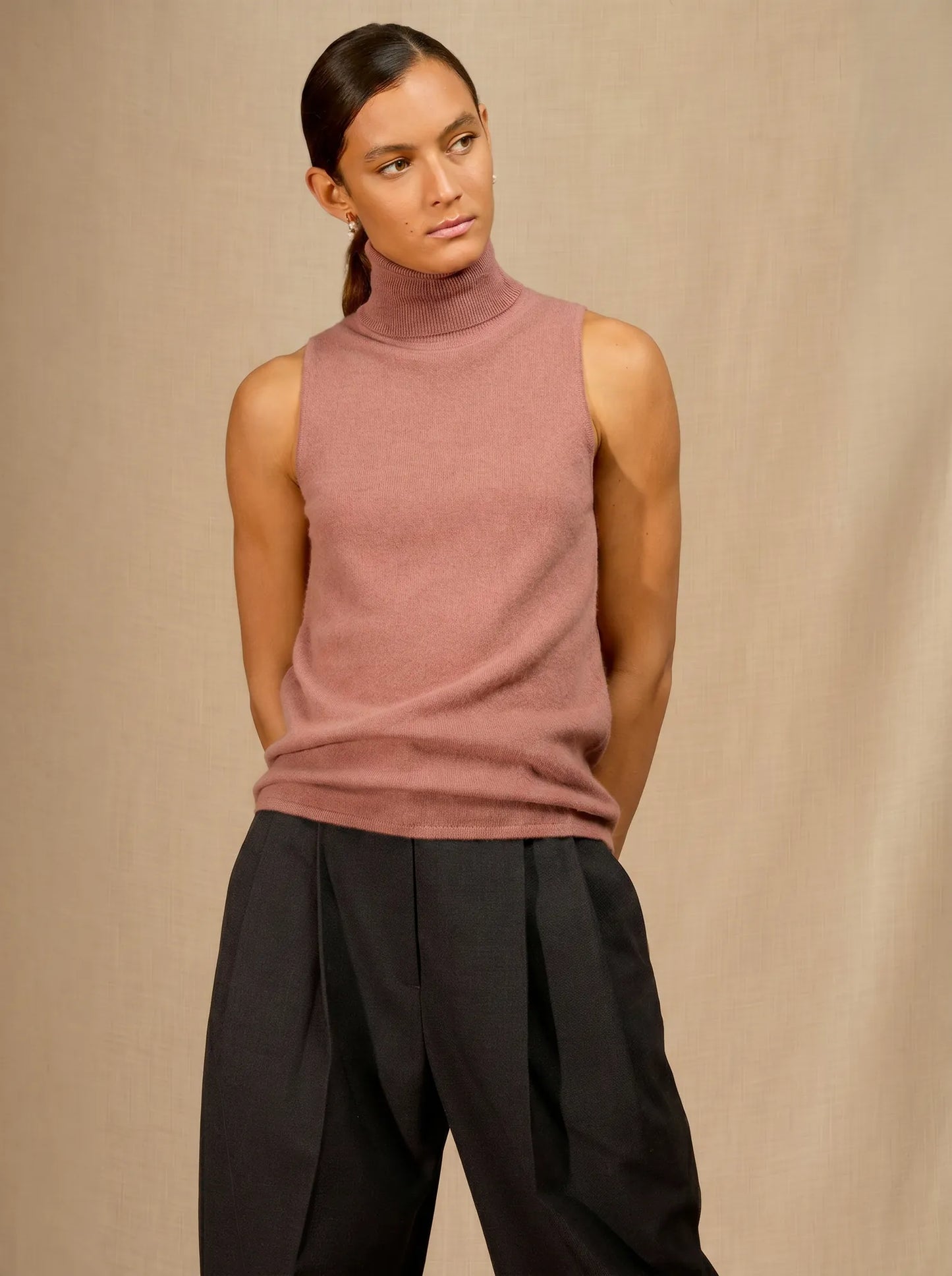 MARY pullover rollkragen ärmellos terracotta
