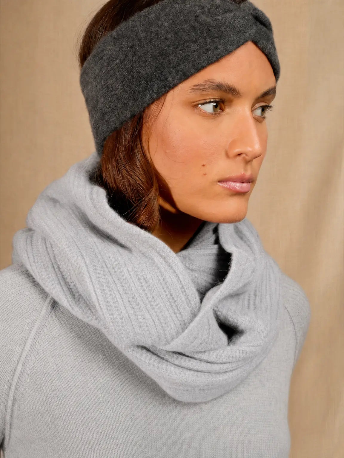 CLODY neck warmer 4 ply heather pearl grey
